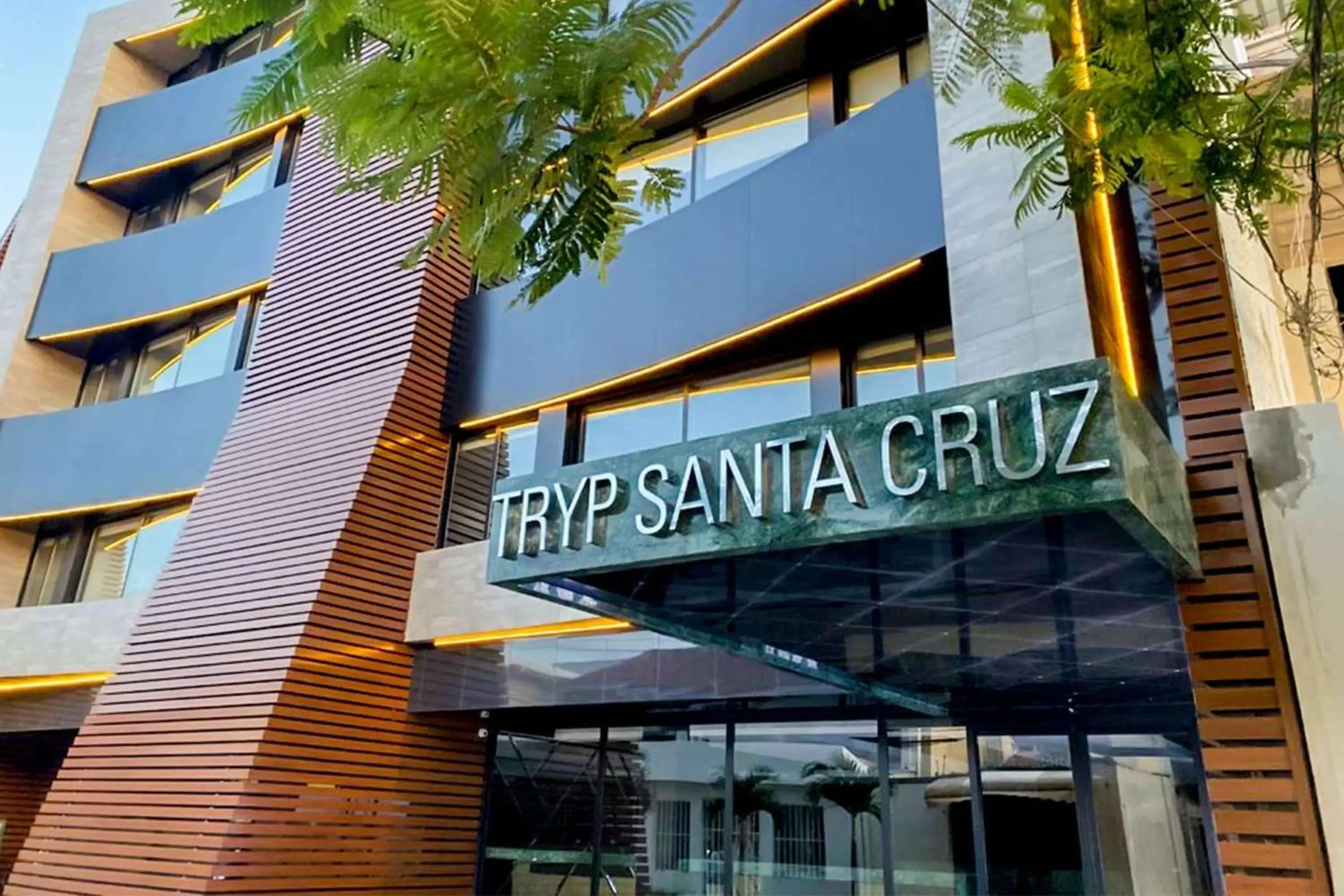 Property Building in TRYP by Wyndham Santa Cruz
