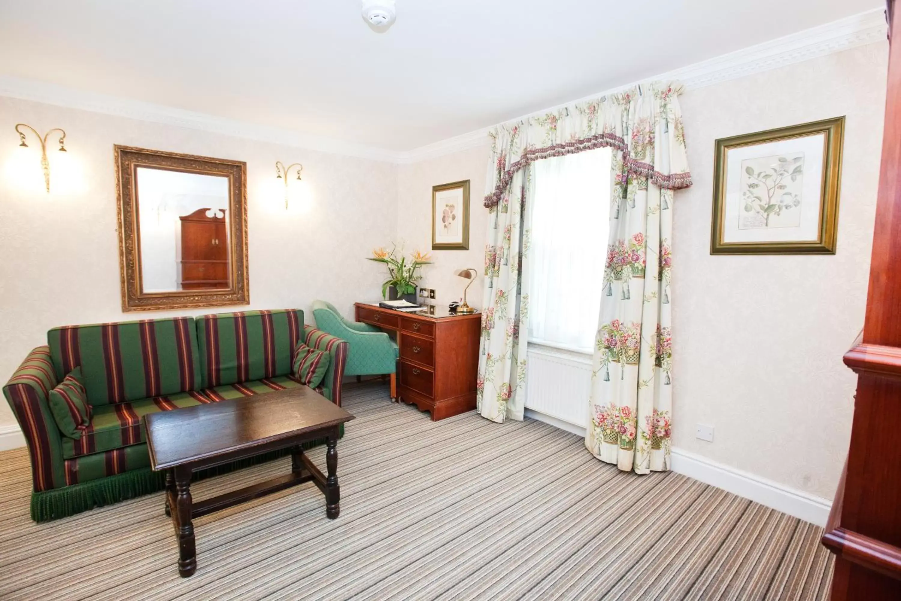 Executive Suite in Marygreen Manor Executive Suite in Marygreen Manor