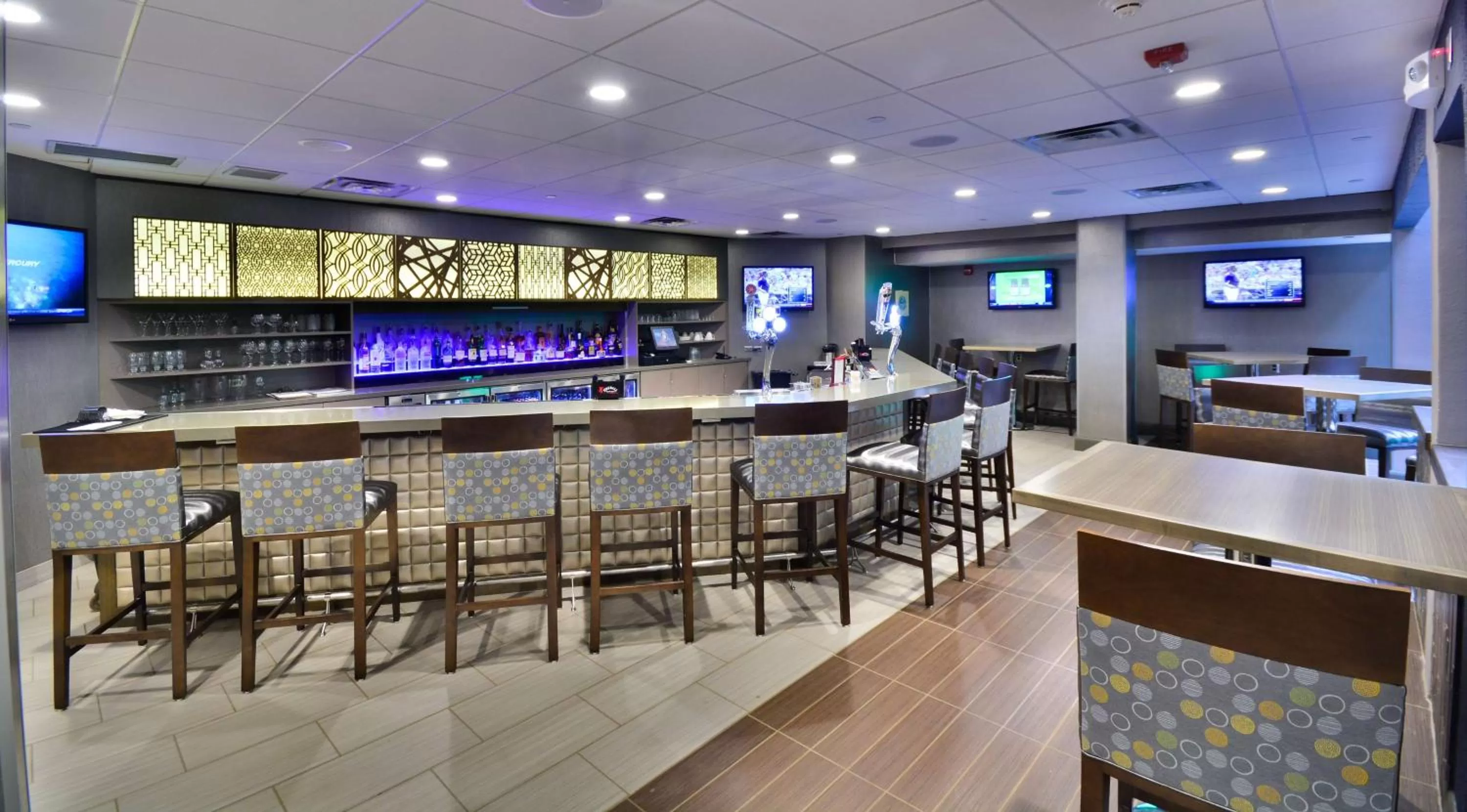 Lounge or bar in Embassy Suites by Hilton Denver Central Park