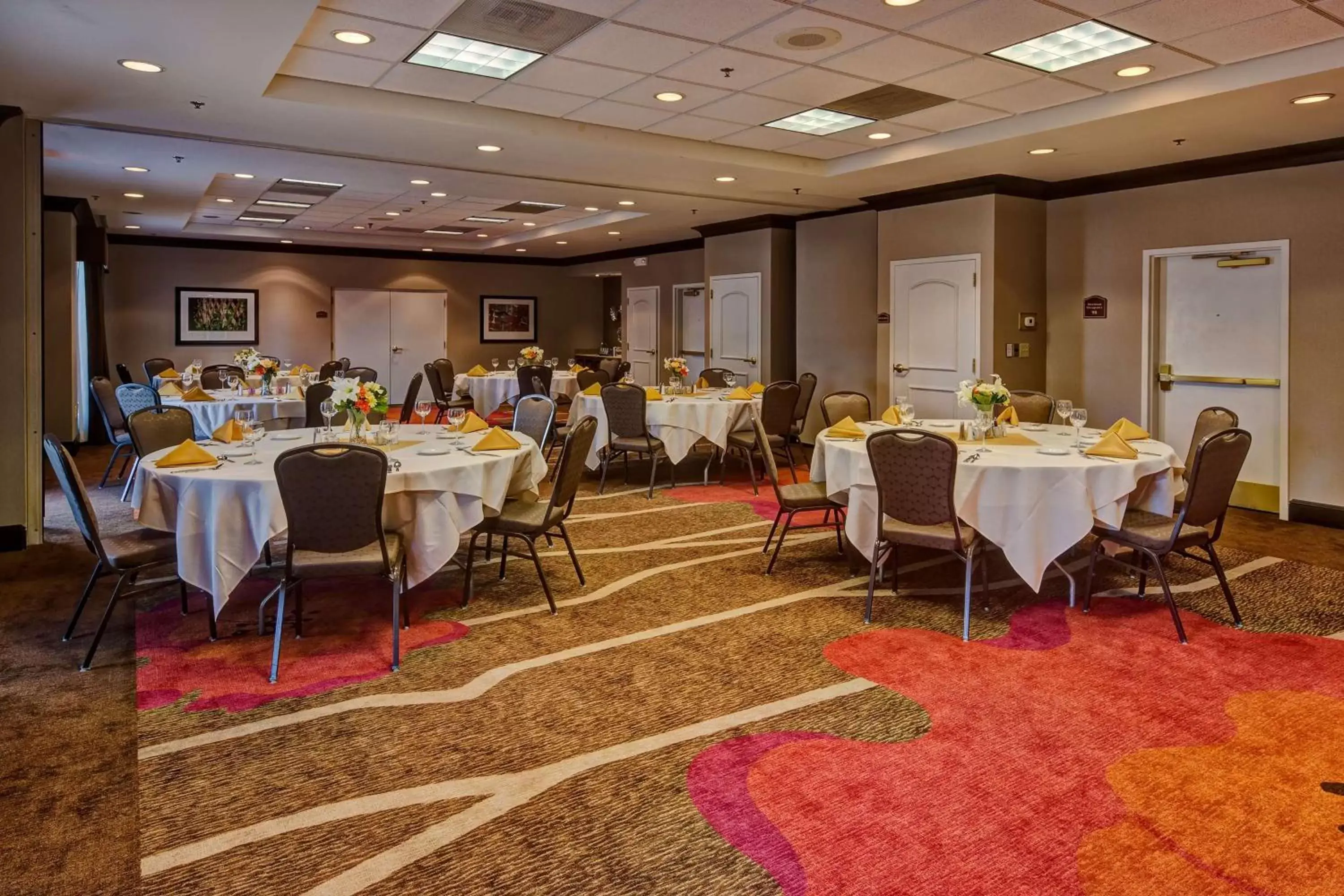 Meeting/conference room, Restaurant/Places to Eat in Hilton Garden Inn Indianapolis Northeast/Fishers