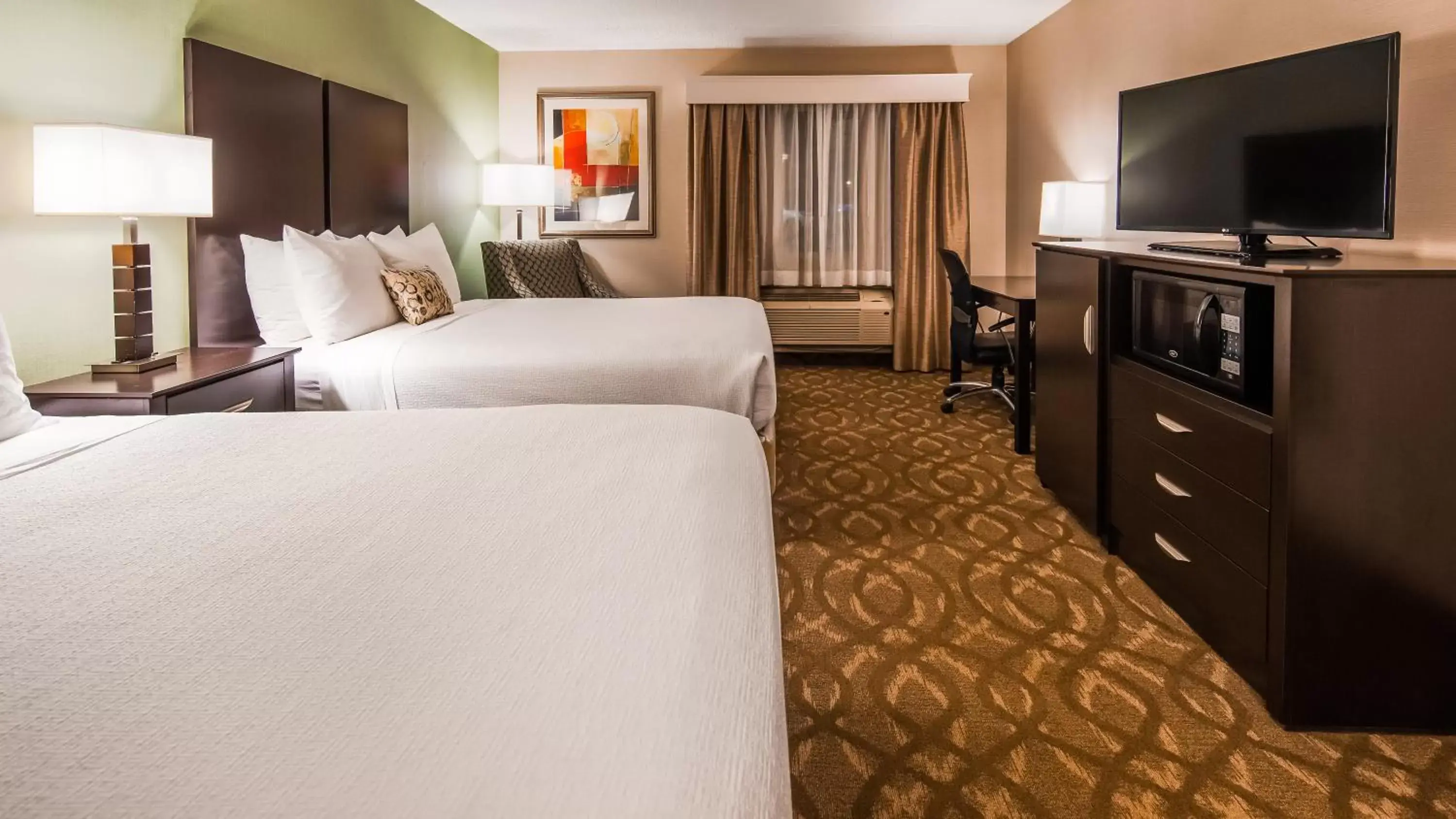 Bedroom, Bed in Best Western Okemos/East Lansing Hotel & Suites