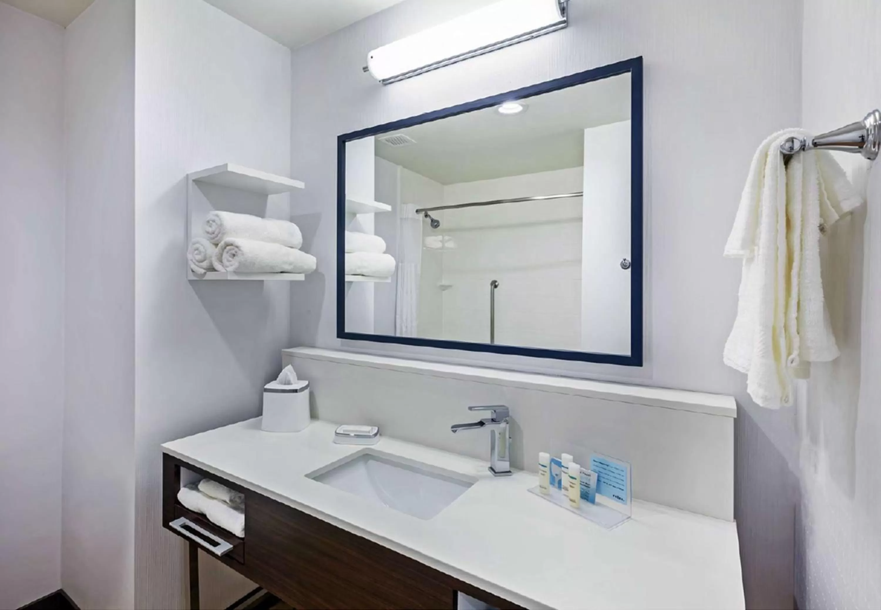 Bathroom in Hampton Inn By Hilton Bulverde Texas Hill Country