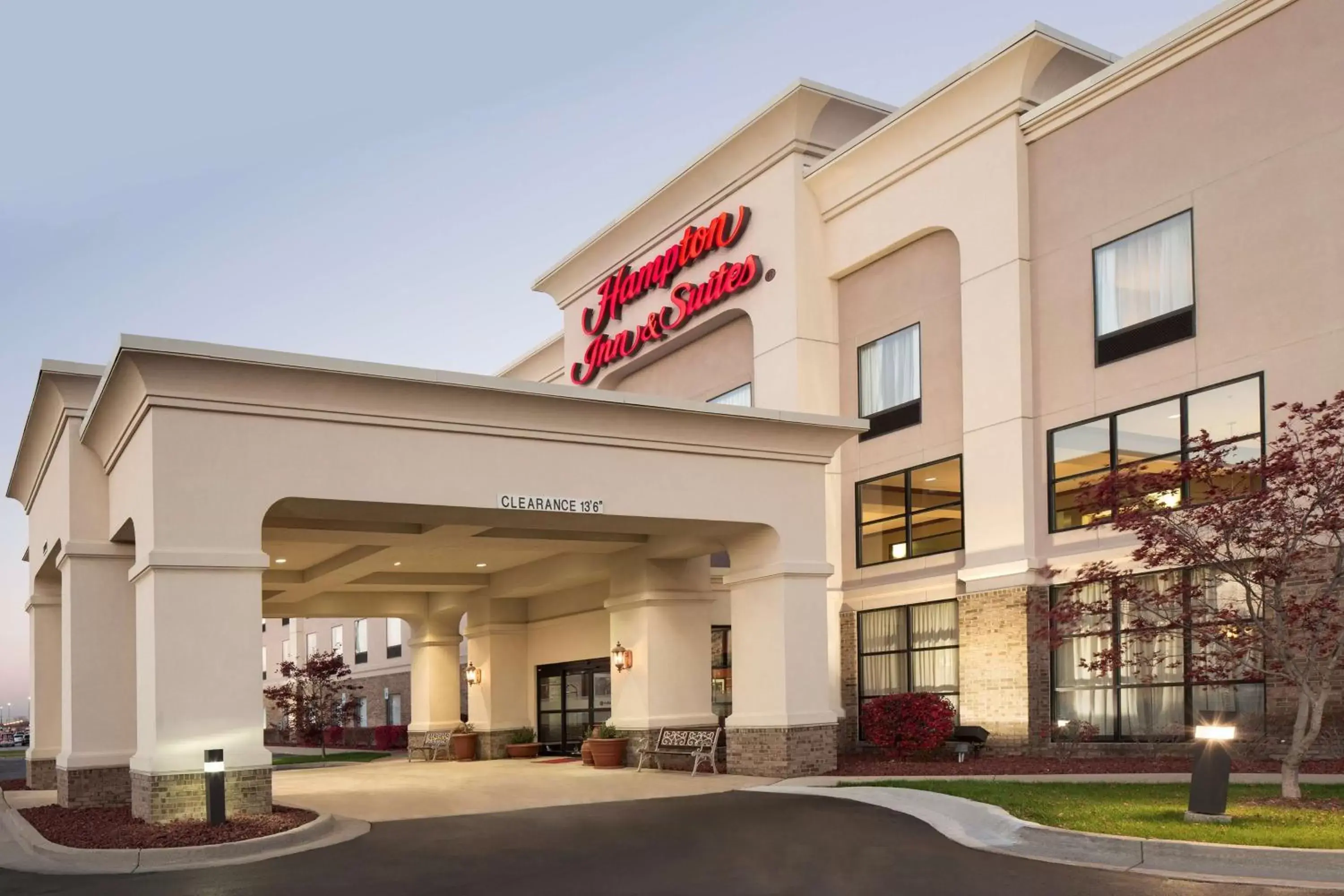 Property building in Hampton Inn & Suites Detroit Sterling Heights Property building in Hampton Inn & Suites Detroit Sterling Heights