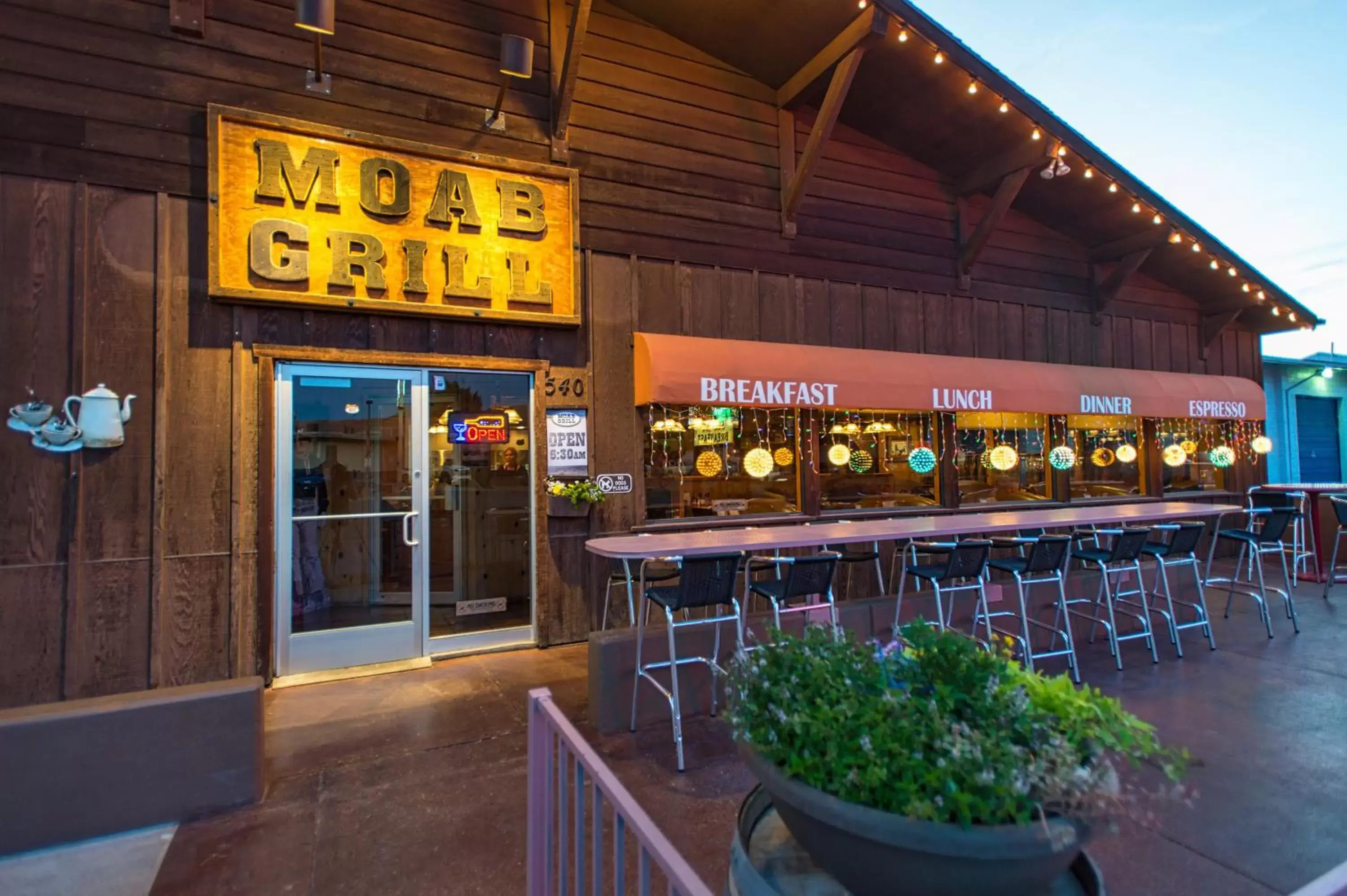 Restaurant/places to eat in Big Horn Lodge