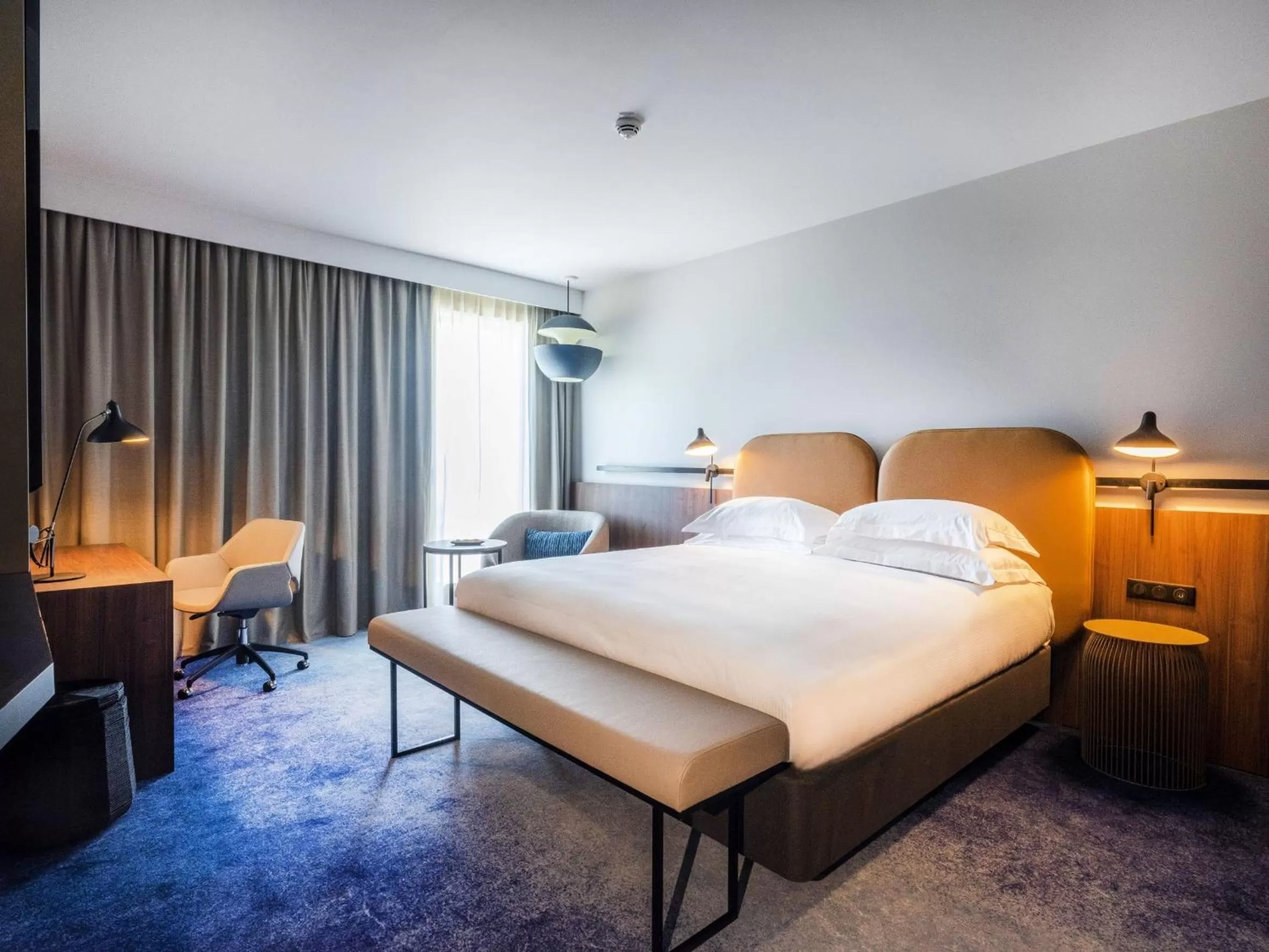 Photo of the whole room, Bed in Crowne Plaza - Nice - Grand Arenas by IHG