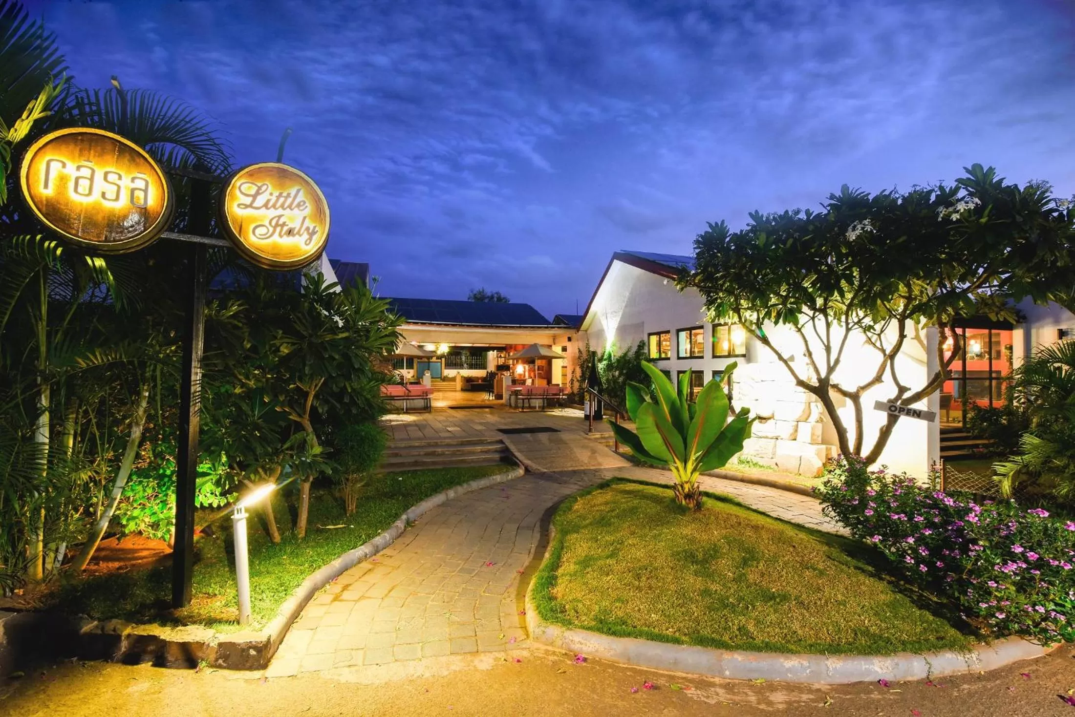 Facade/entrance in The Source At Sula