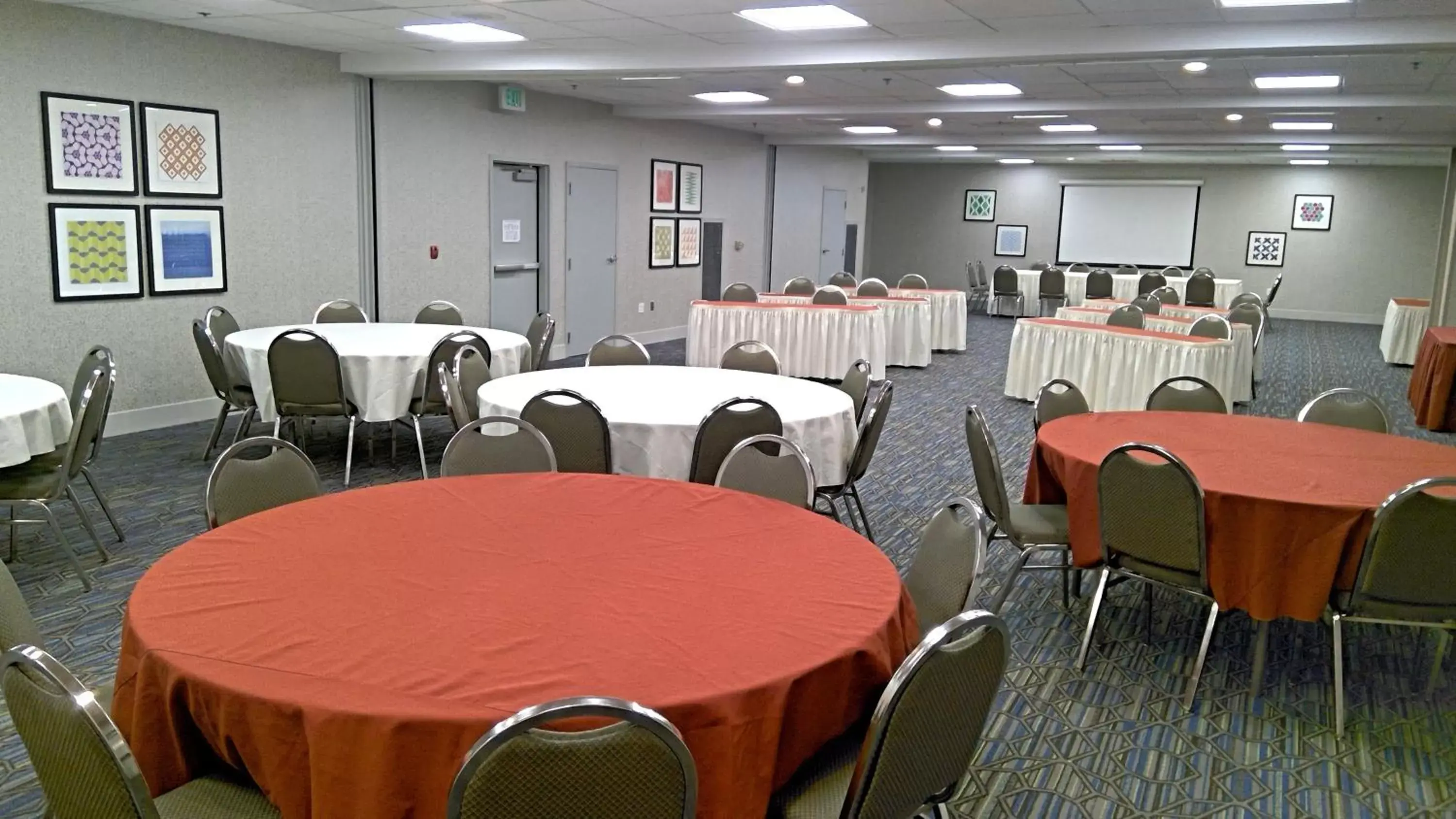 Banquet/Function facilities, Restaurant/Places to Eat in Holiday Inn Express & Suites Tracy, an IHG Hotel