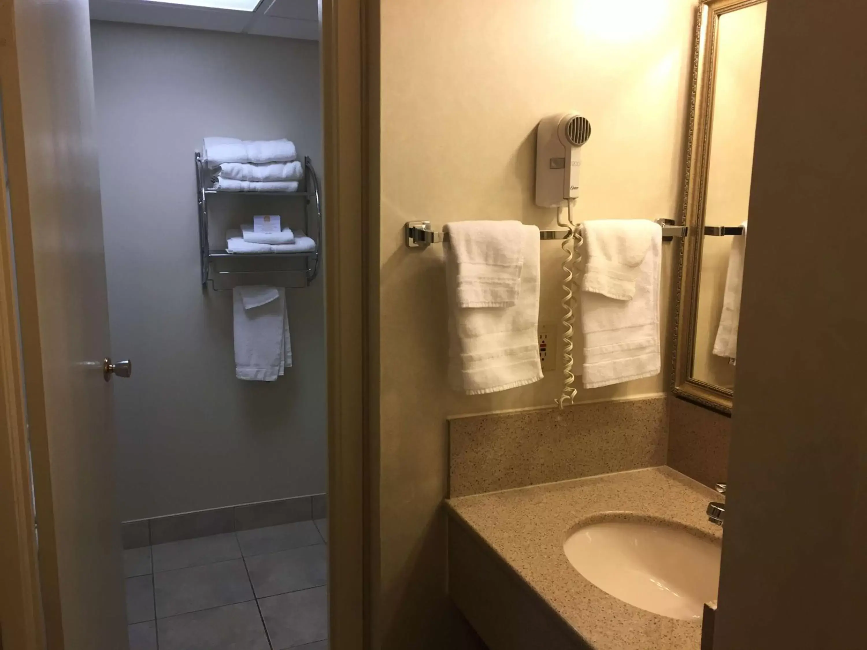 Bathroom in Best Western Thunder Bay Crossroads