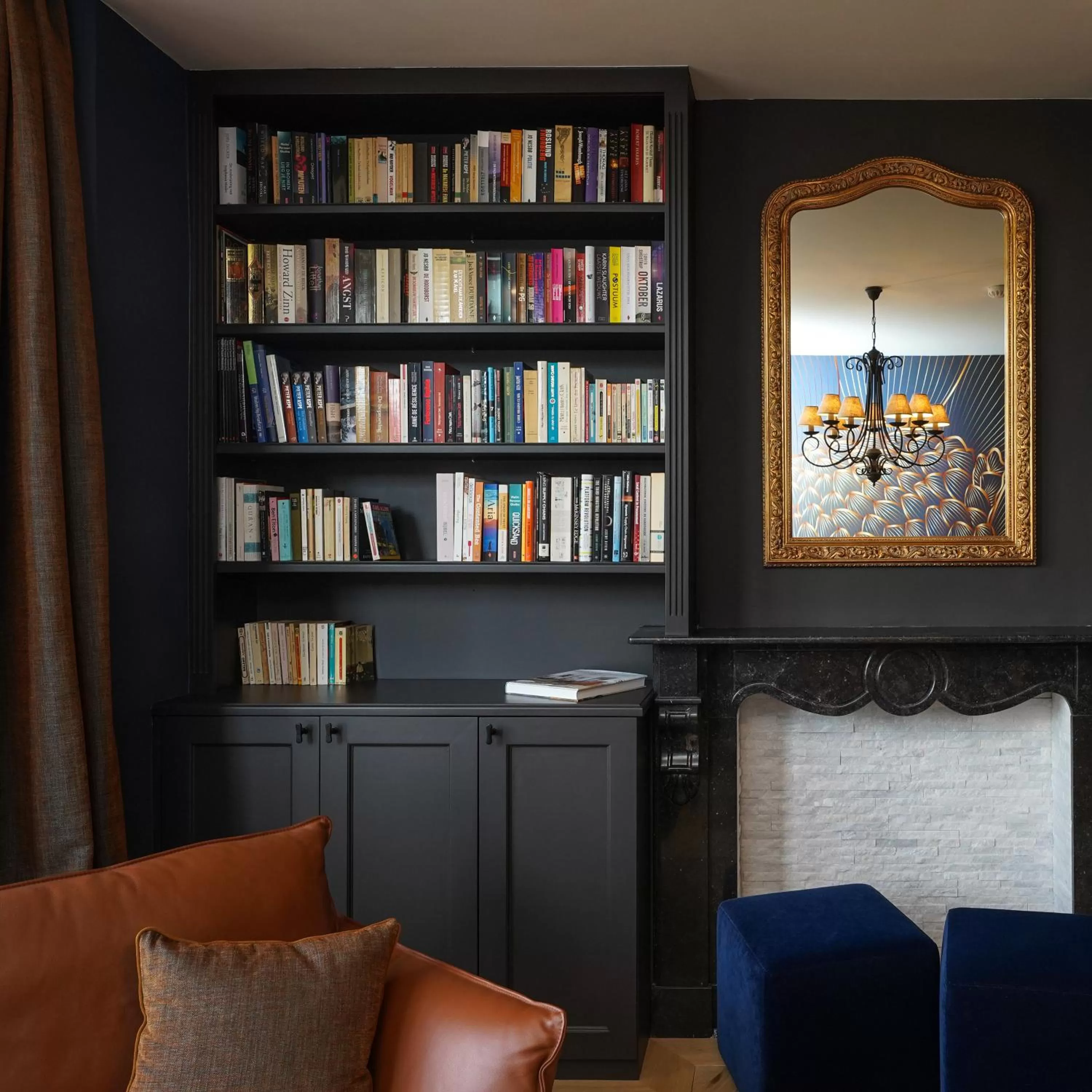 Library in Les Terrasses des Falizes B&B