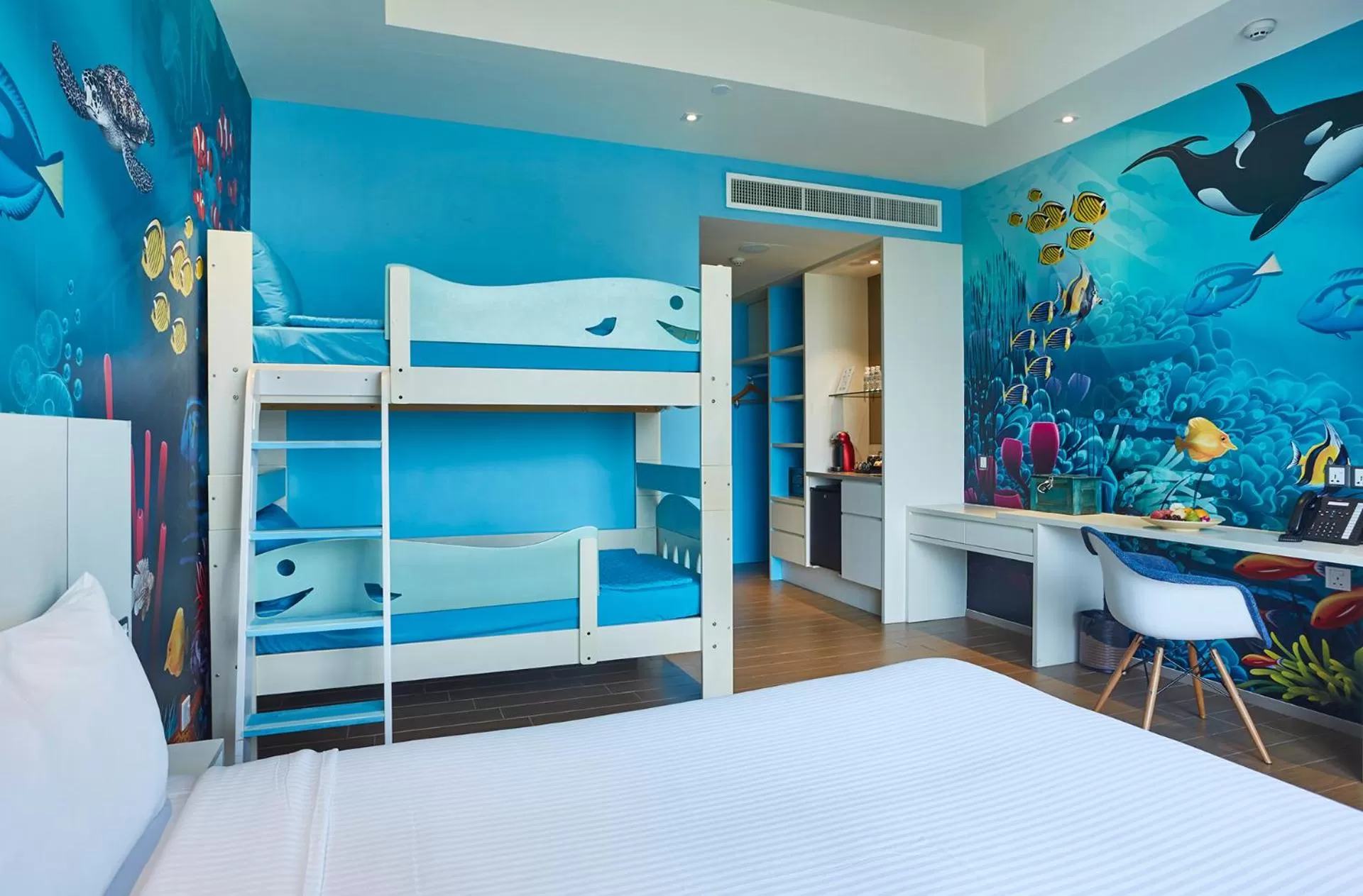 Bed in D'Resort @ Downtown East