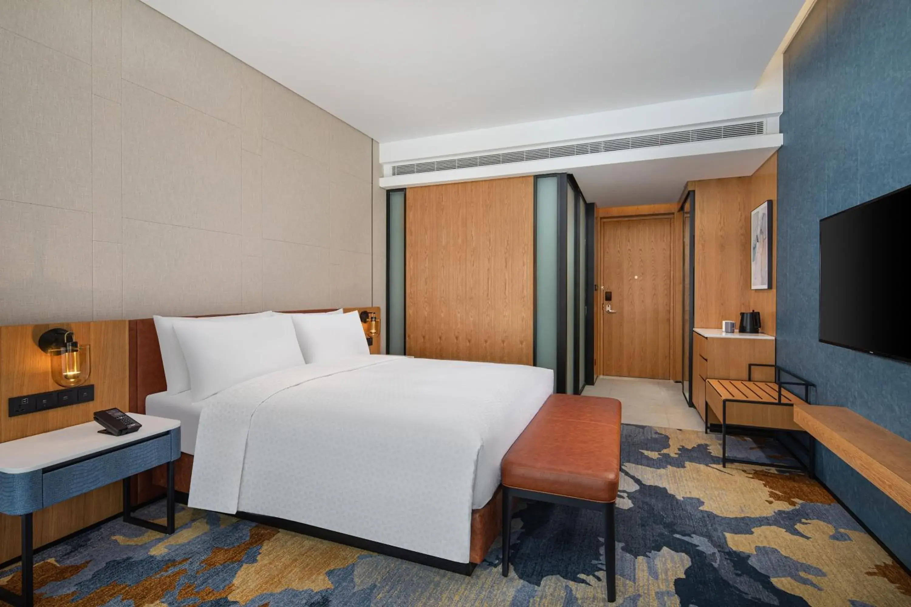 Photo of the whole room, Bed in Four Points by Sheraton Shanghai Jiading
