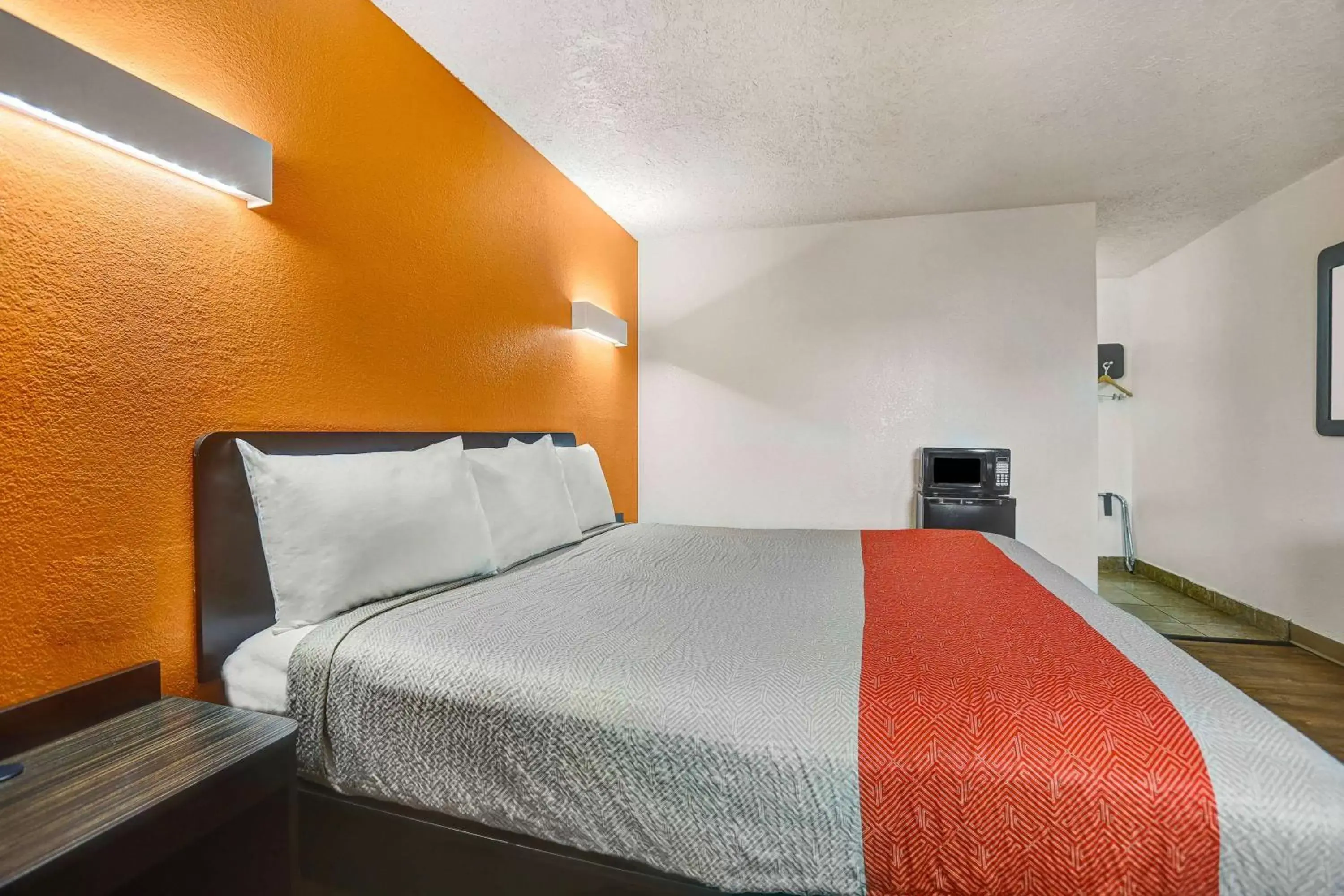 Bedroom, Bed in Motel 6-Clovis, NM