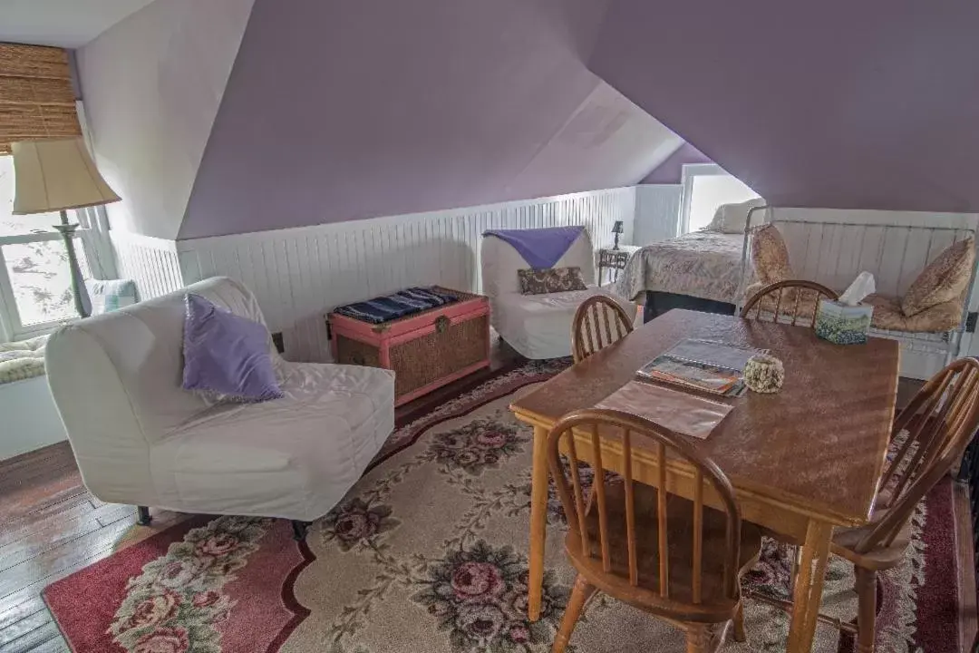 Bedroom, Seating Area in The Peaceful Pelican LLC