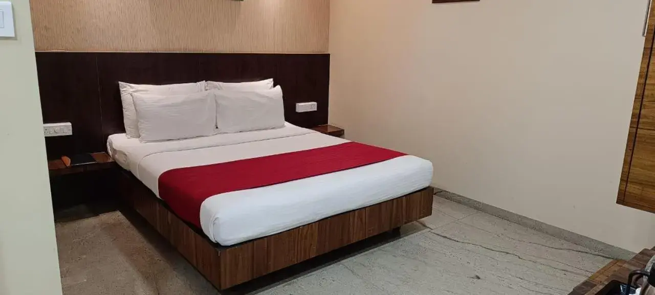 room service, Bed in Hotel Shree MahaLaxmi inn