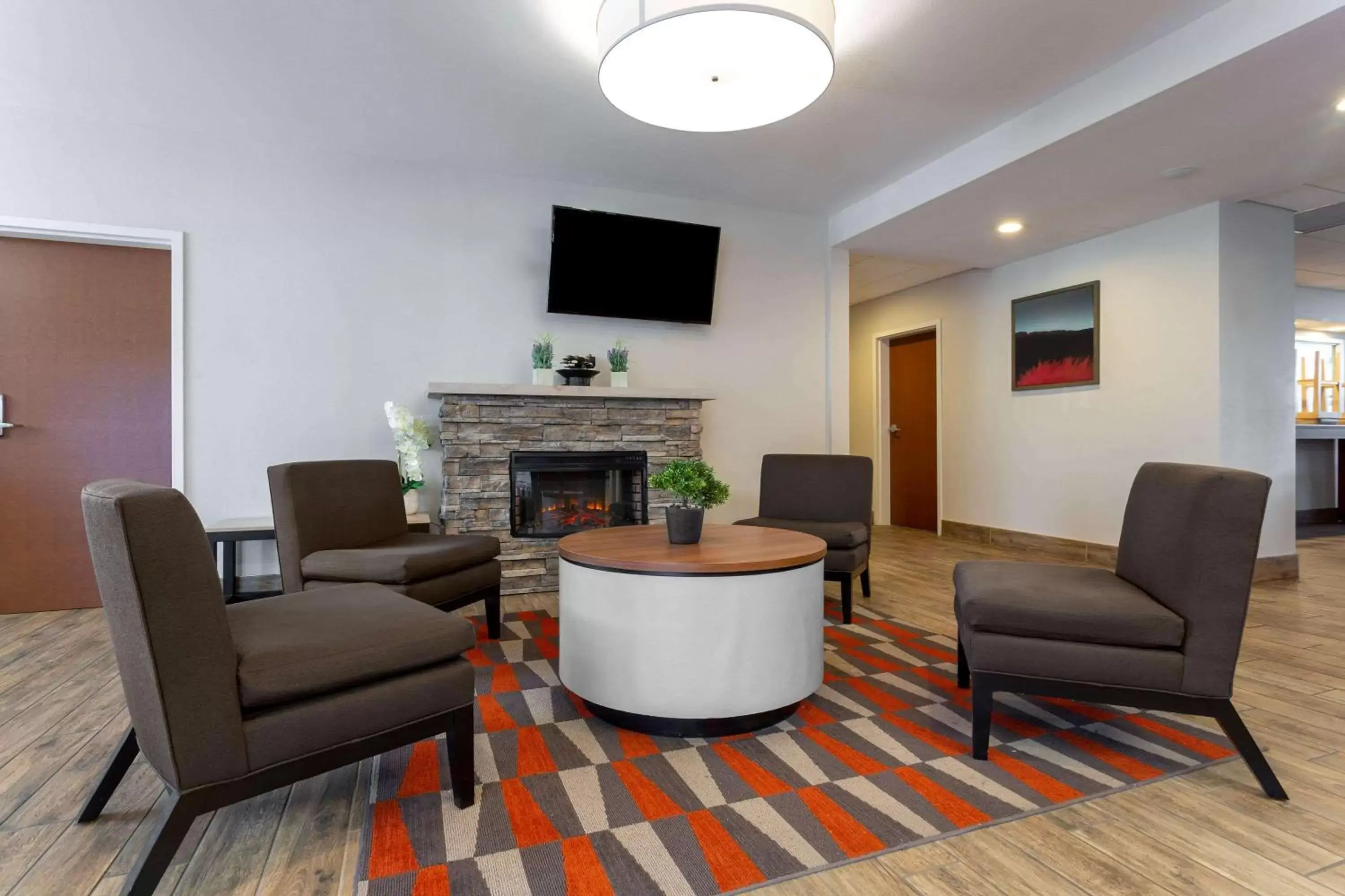 Lobby or reception, Seating Area in Microtel Inn & Suites by Wyndham Niagara Falls