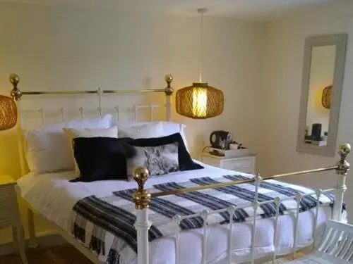Bedroom, Bed in The Green Man Boutique Hotel