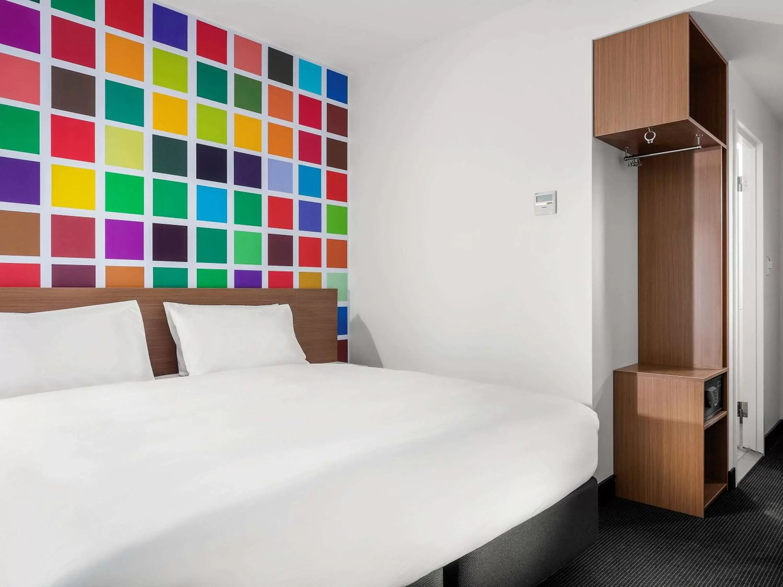 Photo of the whole room, Bed in ibis Styles Brisbane Elizabeth Street