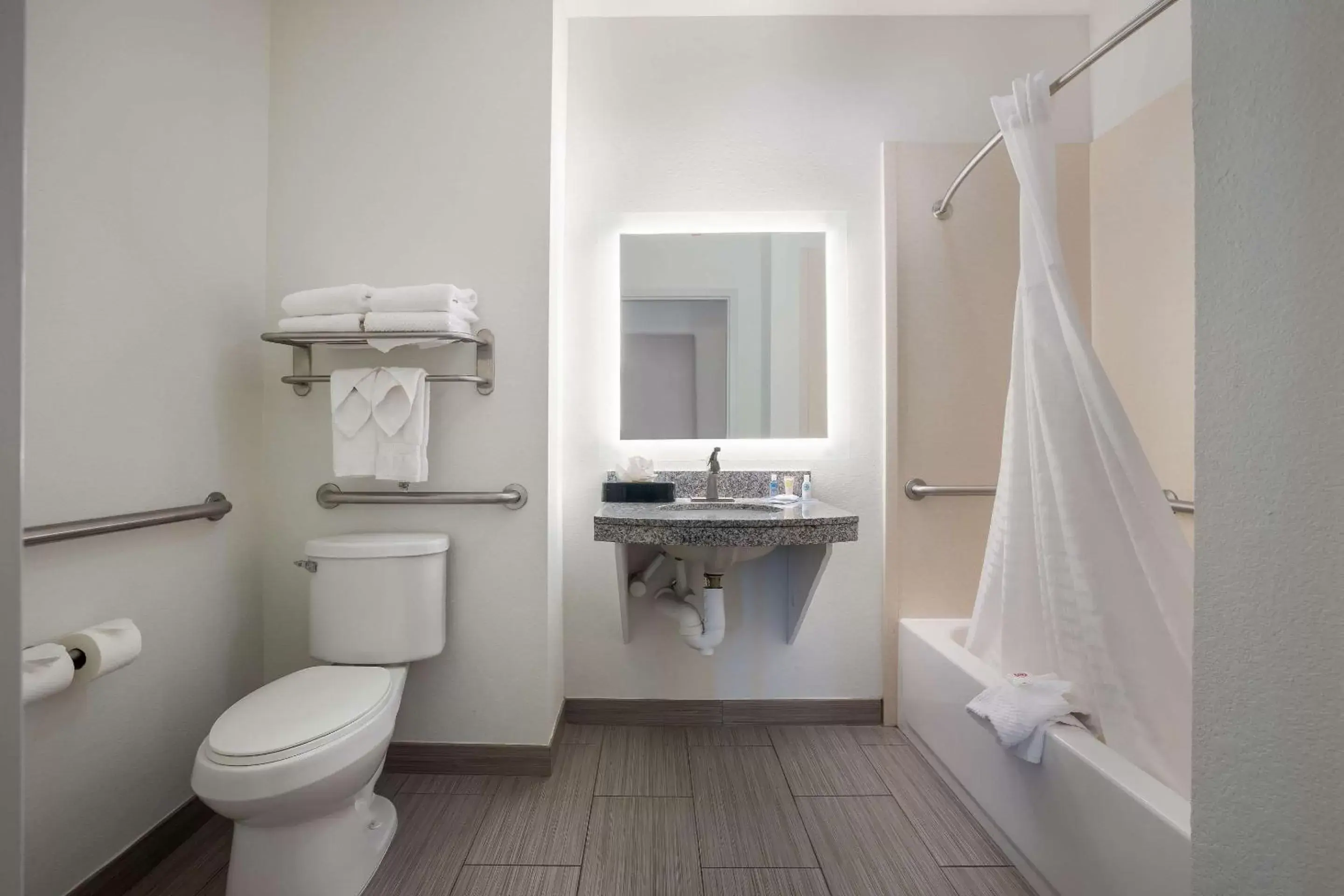 Bedroom, Bathroom in Comfort Suites Denham Springs