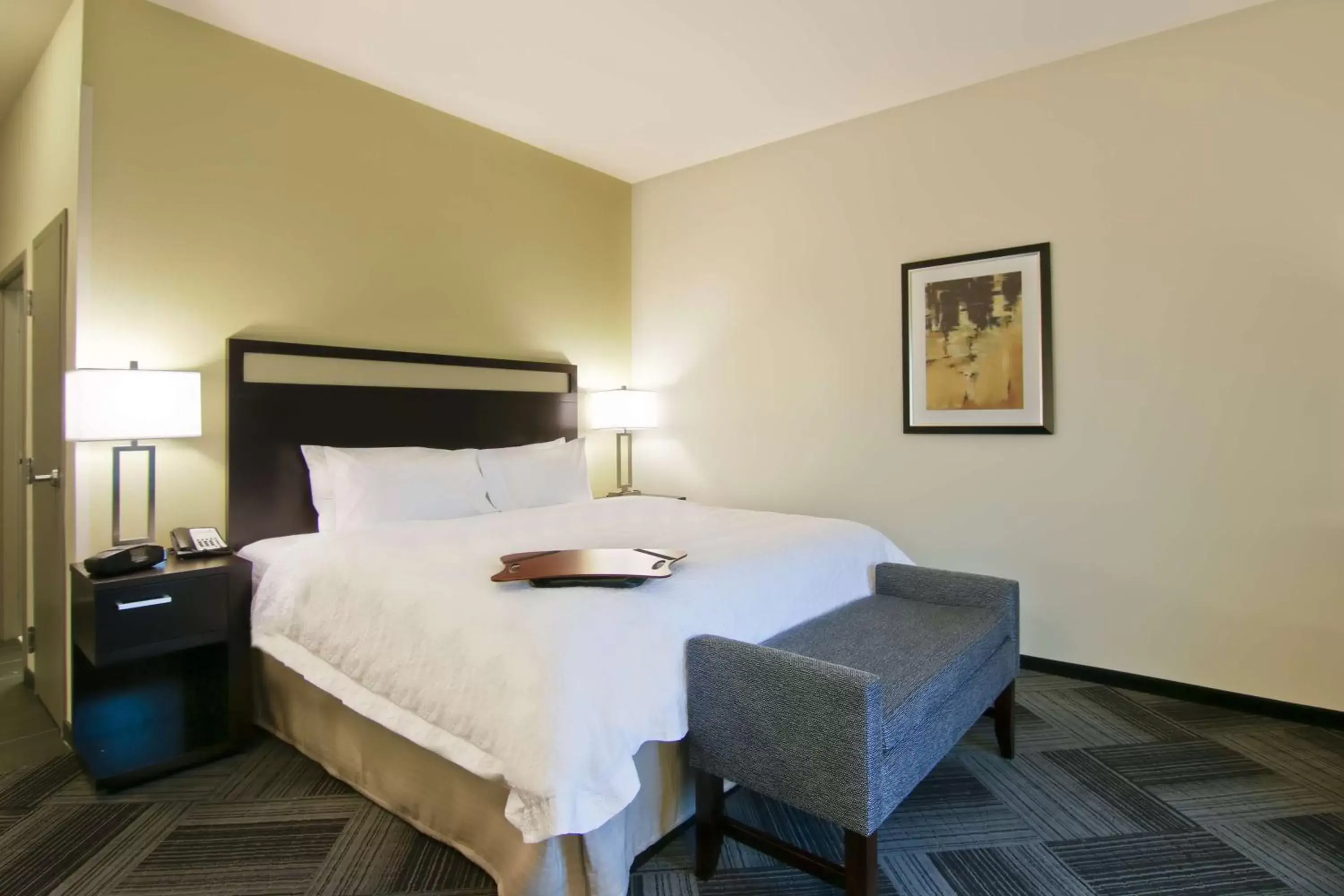 Bed in Hampton Inn & Suites Bellevue Downtown/Seattle