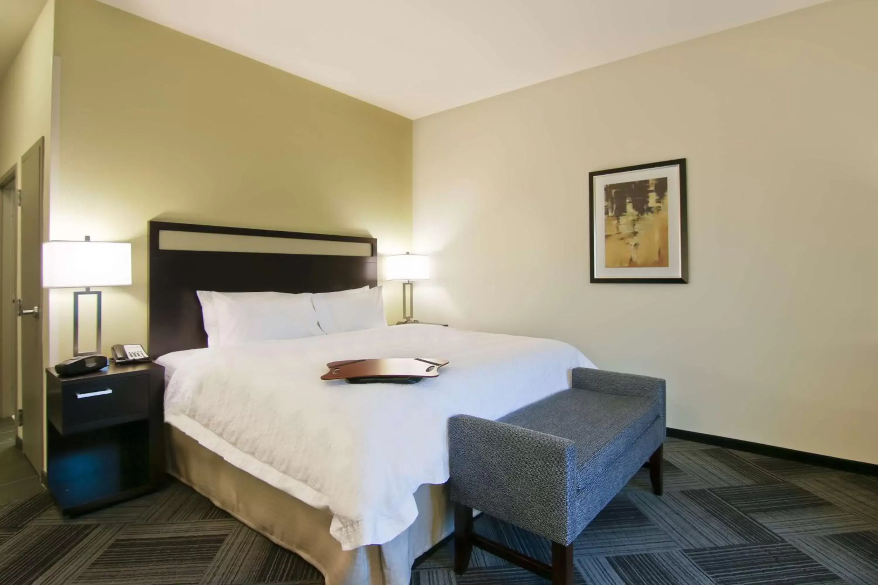 Bed in Hampton Inn & Suites Bellevue Downtown/Seattle Bed in Hampton Inn & Suites Bellevue Downtown/Seattle