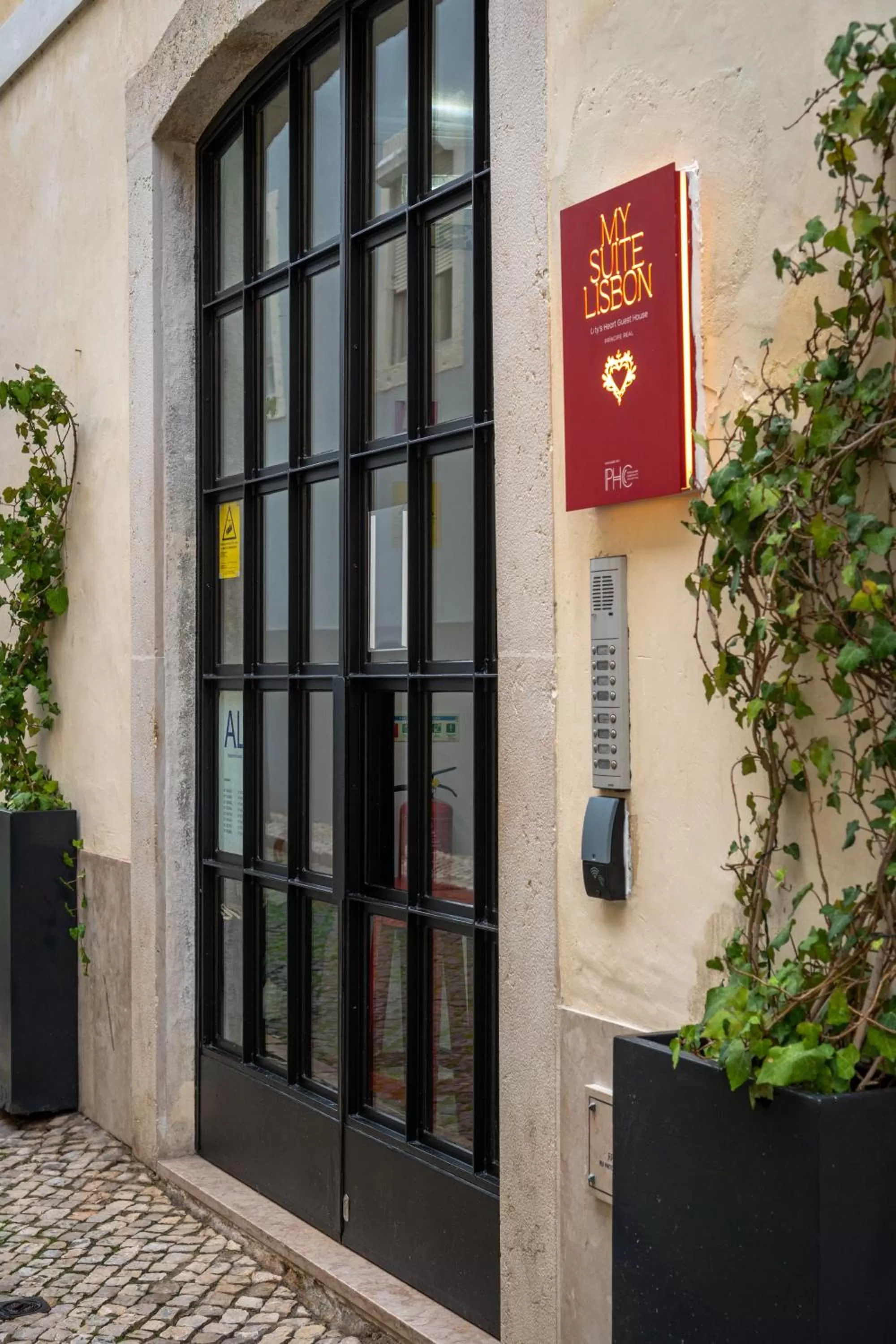 Facade/entrance in My Suite Lisbon Serviced Apartments - Principe Real