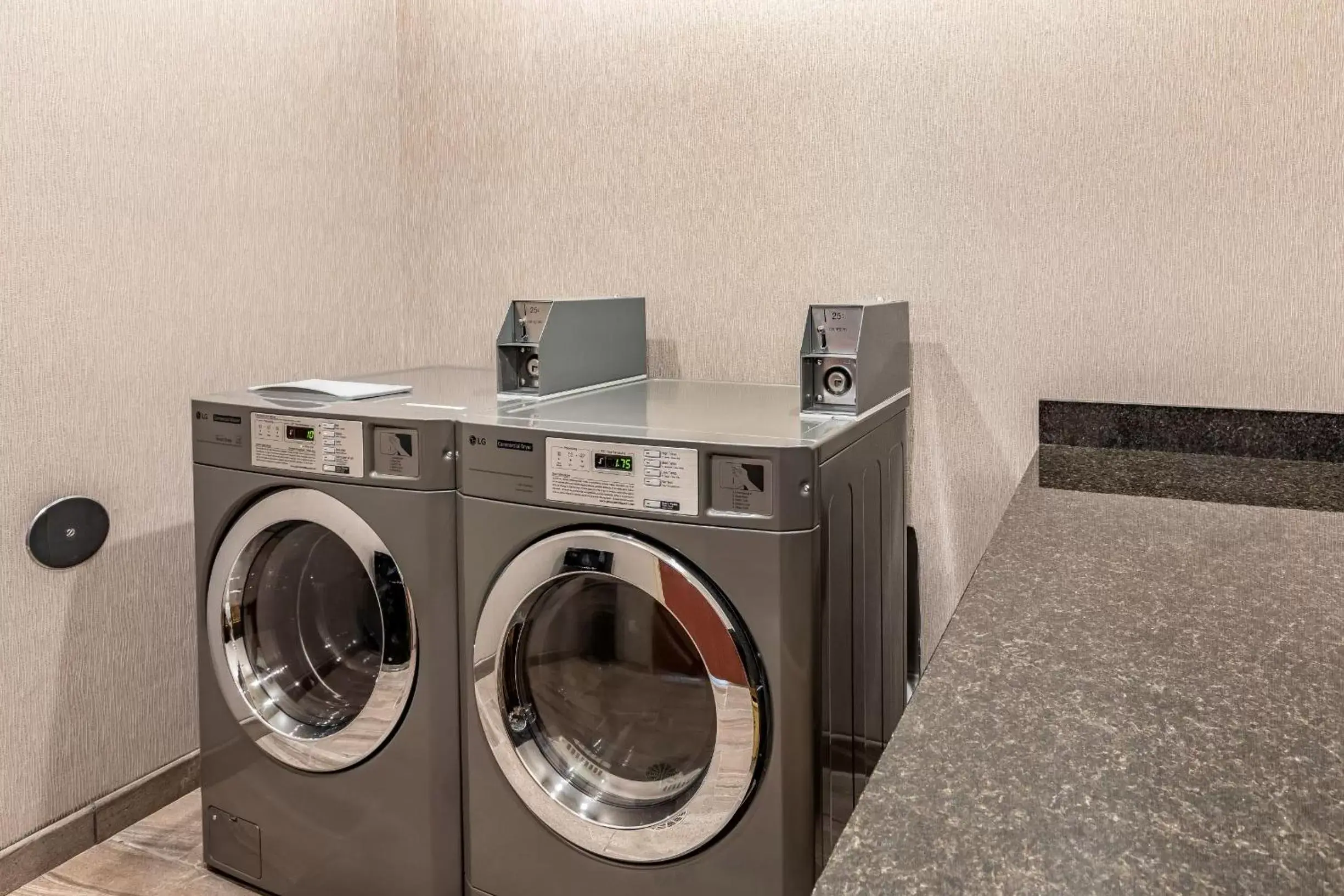 laundry in Cobblestone Hotel & Suites Hartford
