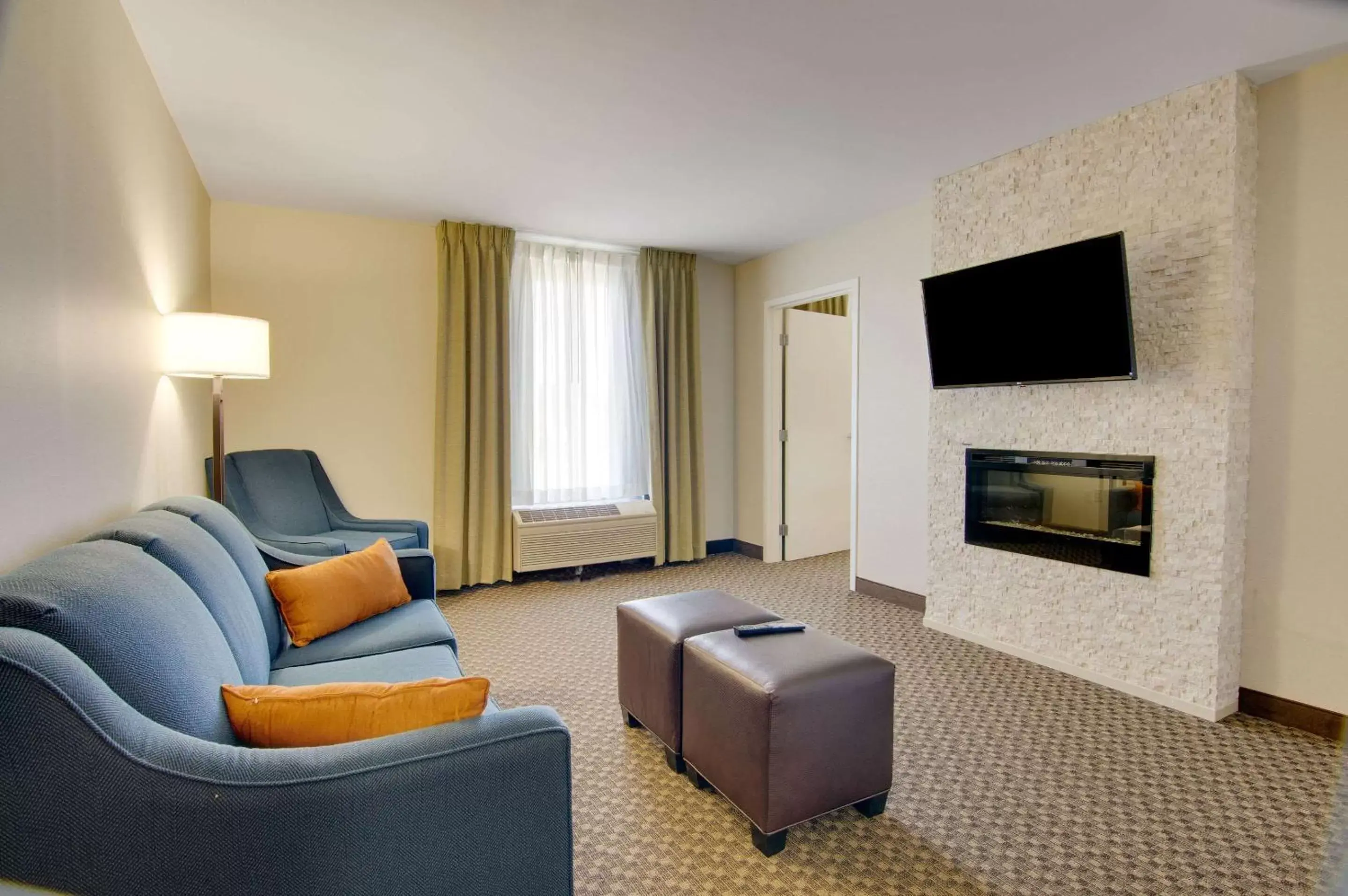 Photo of the whole room, Seating Area in Comfort Inn Airport Roanoke