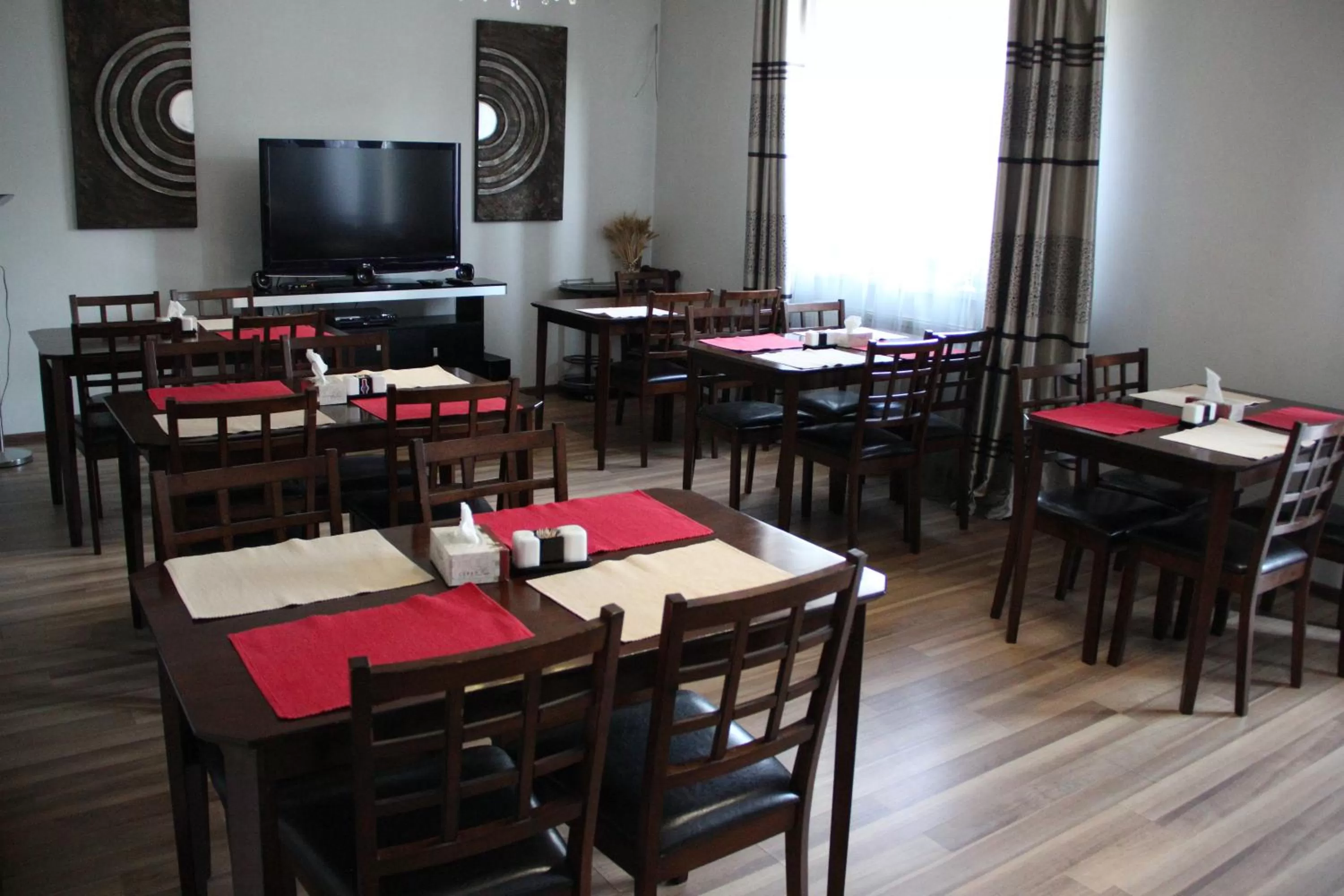 Communal lounge/ TV room in Hotel Grig