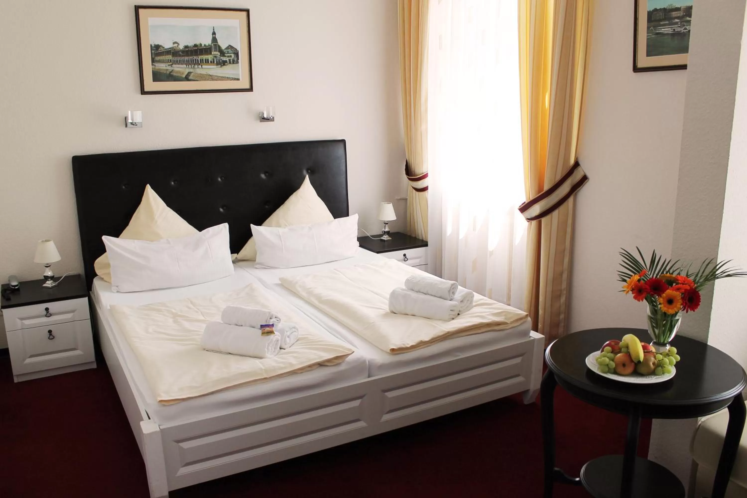 Bed in Hotel Am Schloss Biebrich