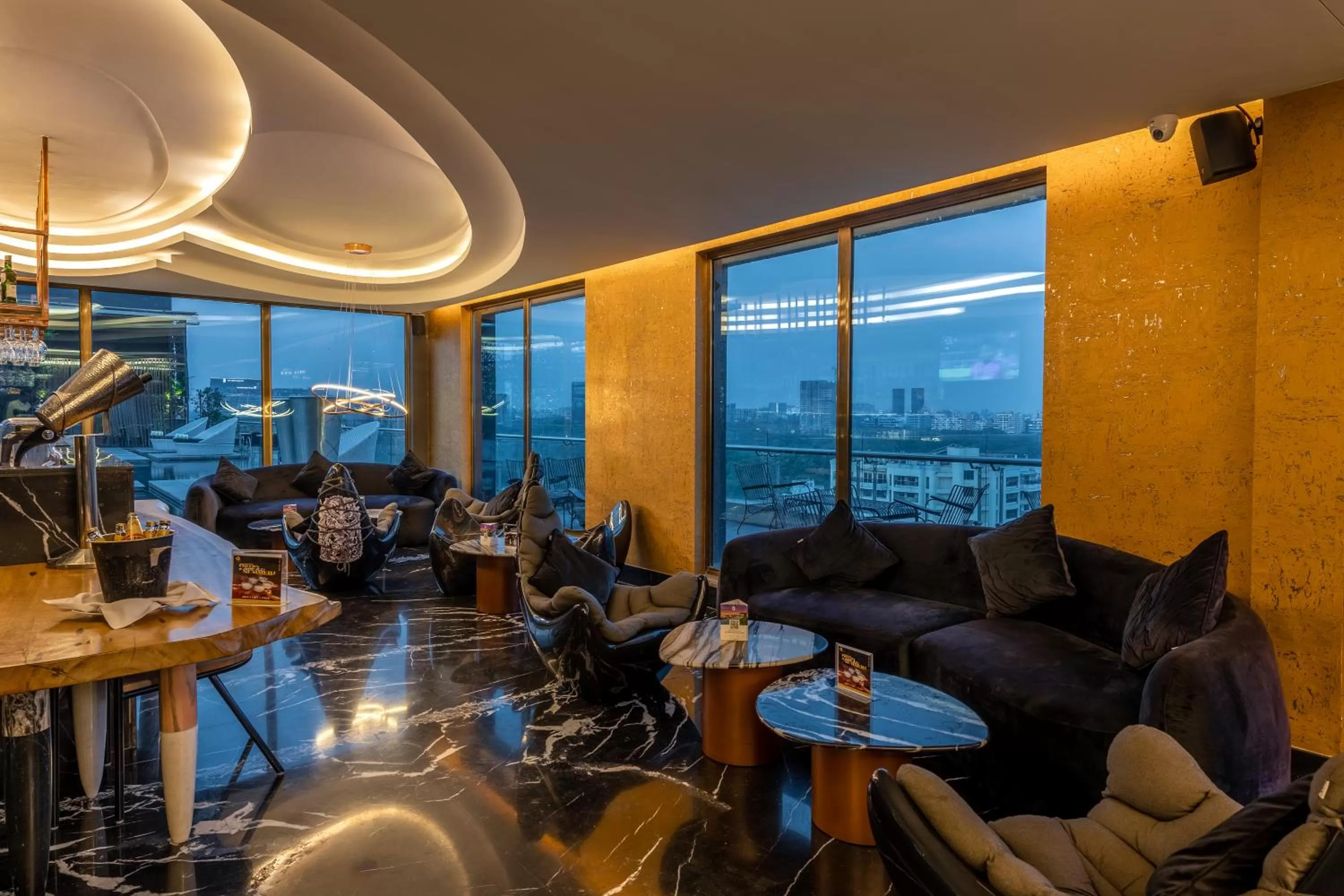 Restaurant/places to eat in O Hotel Pune