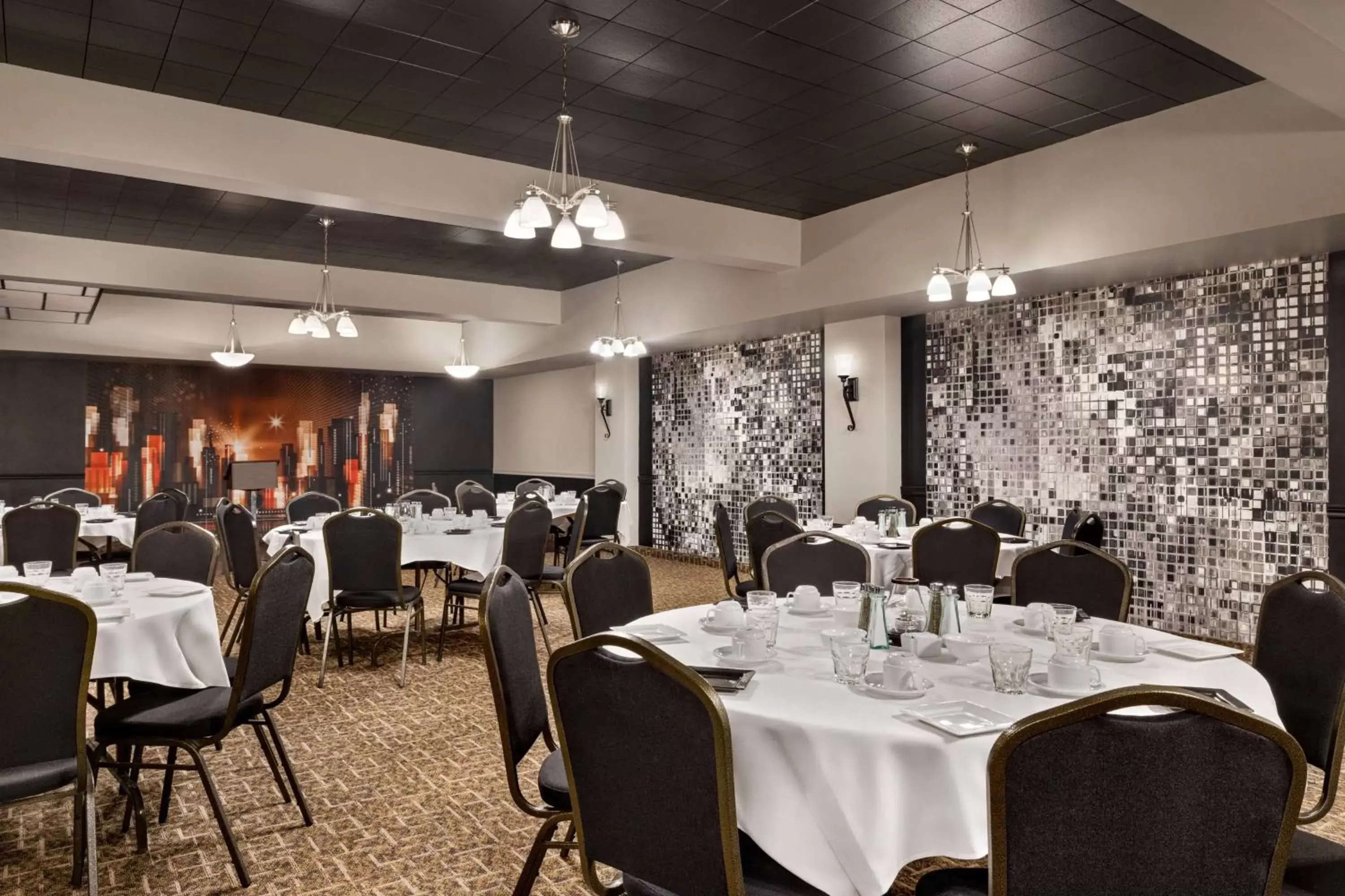 Meeting/conference room, Restaurant/Places to Eat in Super 8 by Wyndham Sarnia ON