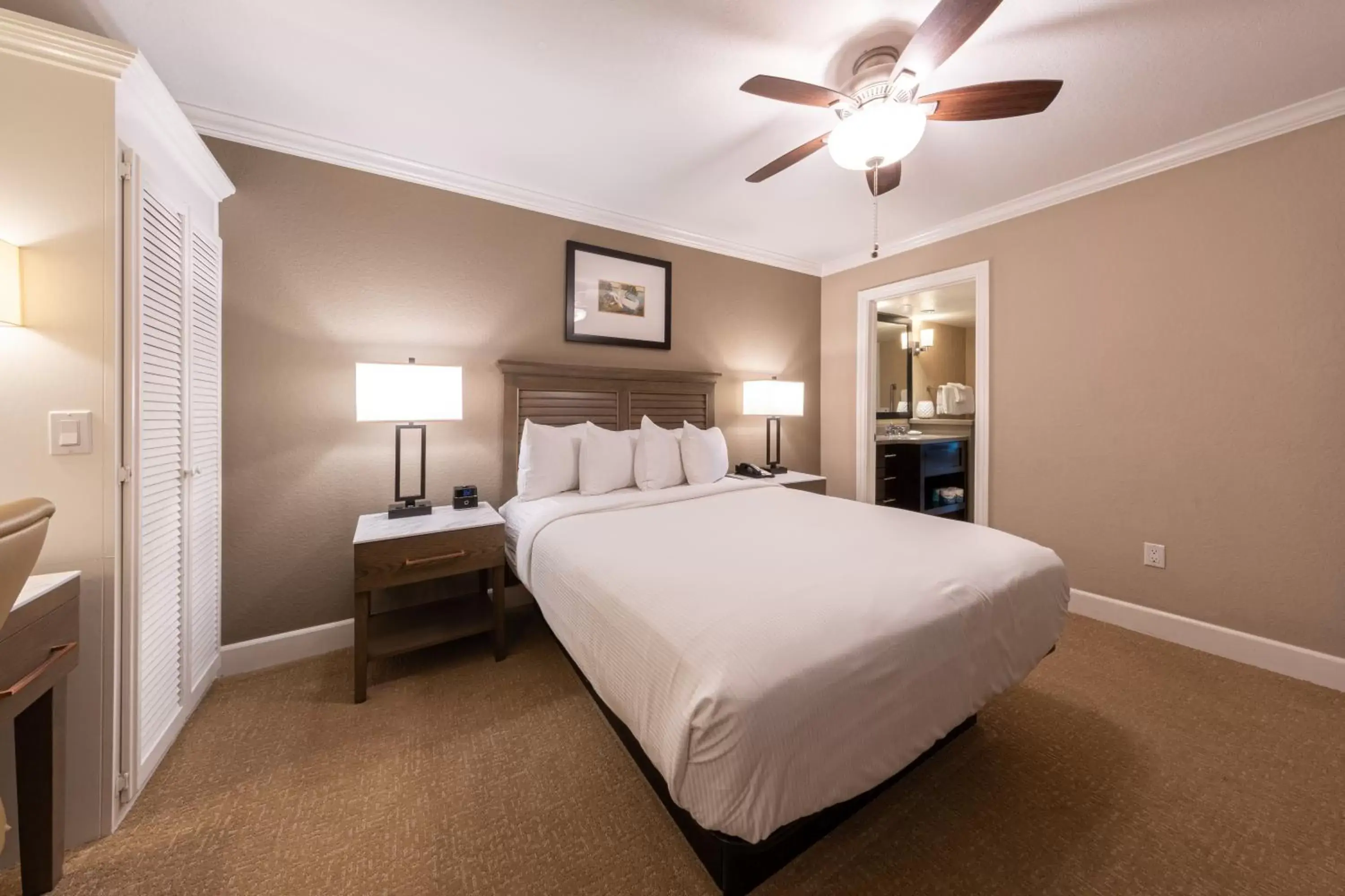 Bedroom, Bed in Carlsbad Inn Beach Resort