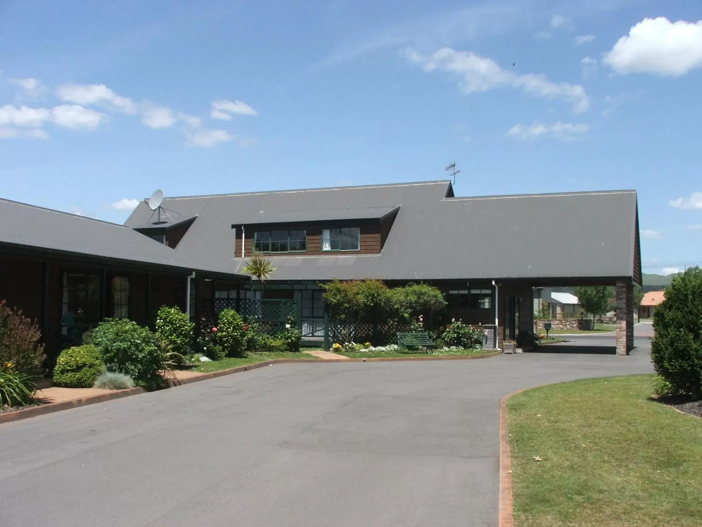 Facade/entrance, Property Building in Cedarwood Lakeside Motel & Conference Venue