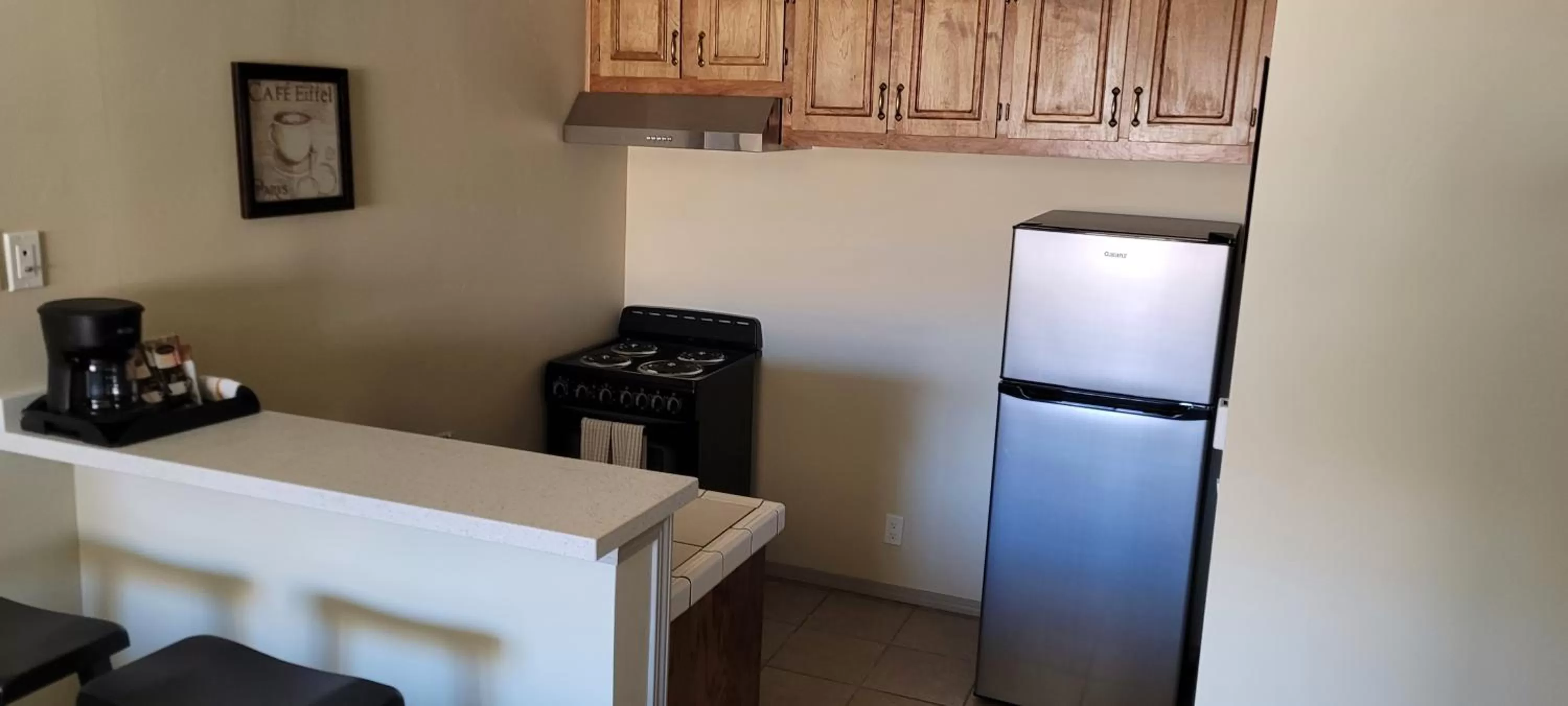 Kitchen/Kitchenette in Bishop Village Motel