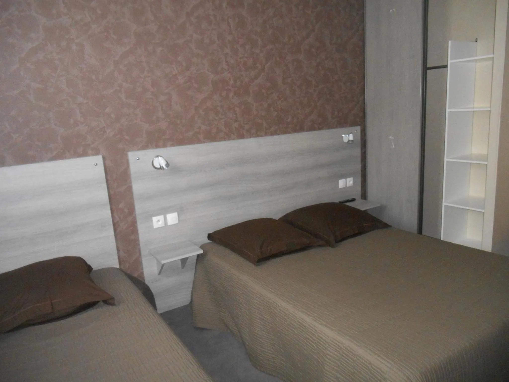 Bedroom, Bed in Hôtel La Tente Verte