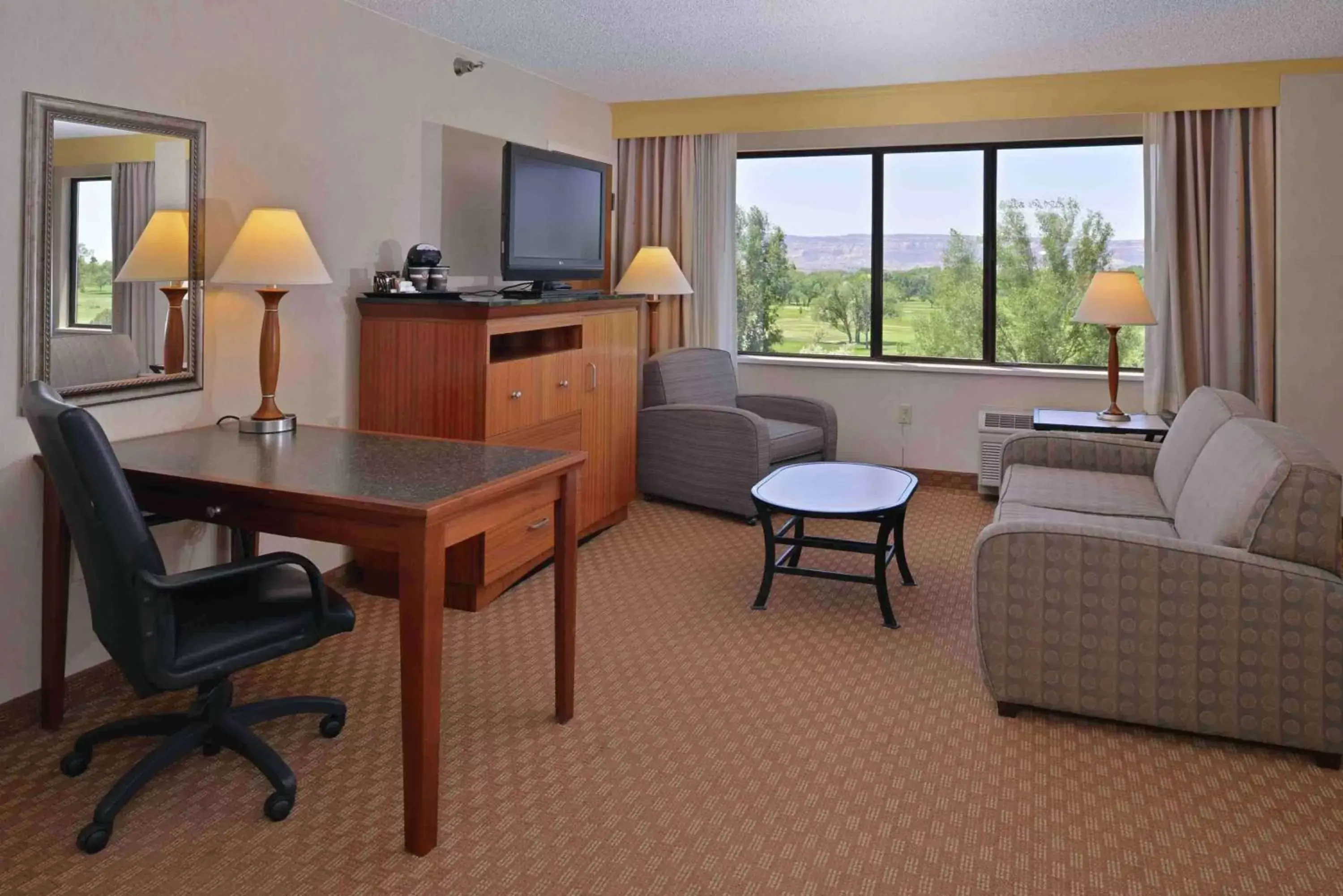 Bedroom, Seating Area in DoubleTree by Hilton Grand Junction