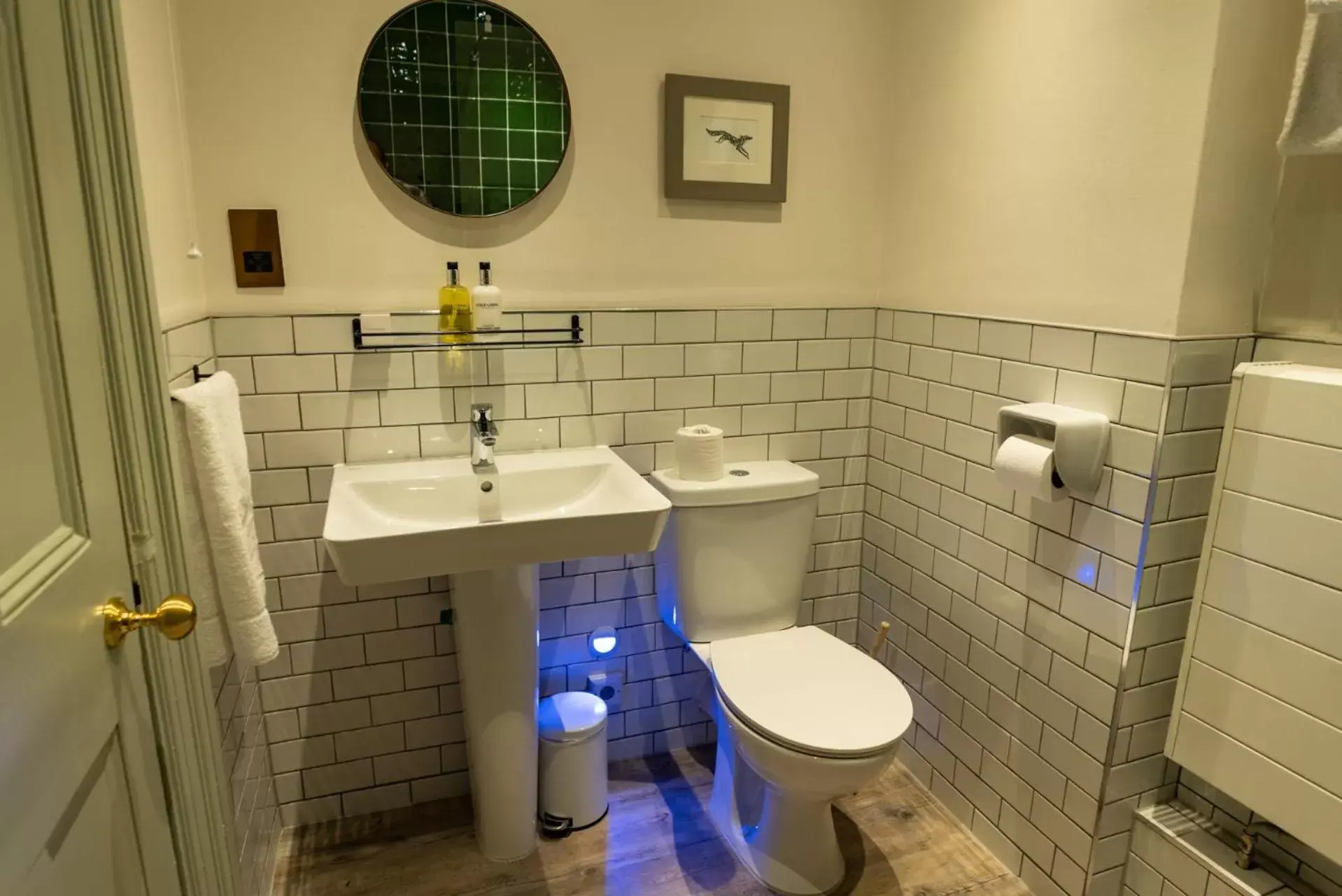 Bathroom in Bull Inn