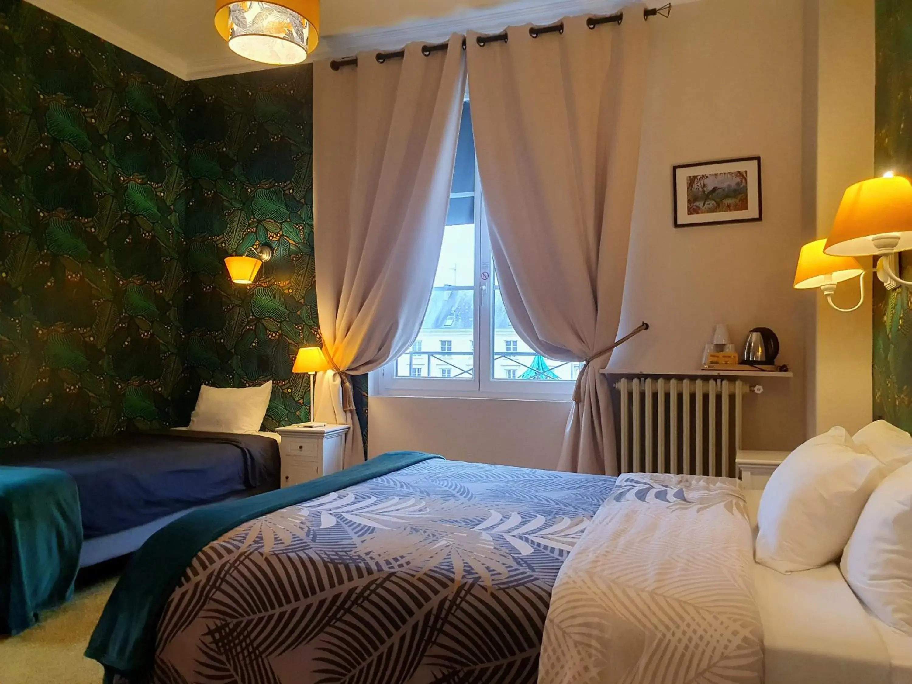 Bedroom, Bed in Hotel Mondial