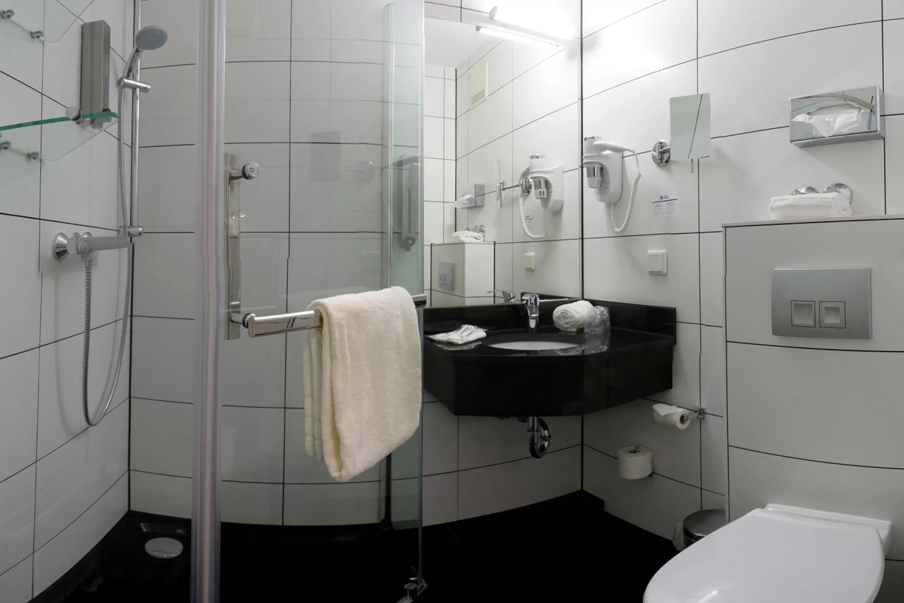 Bathroom in Best Western Hotel Schmoeker-Hof