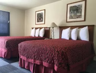 Bed in Travelodge by Wyndham Gallup