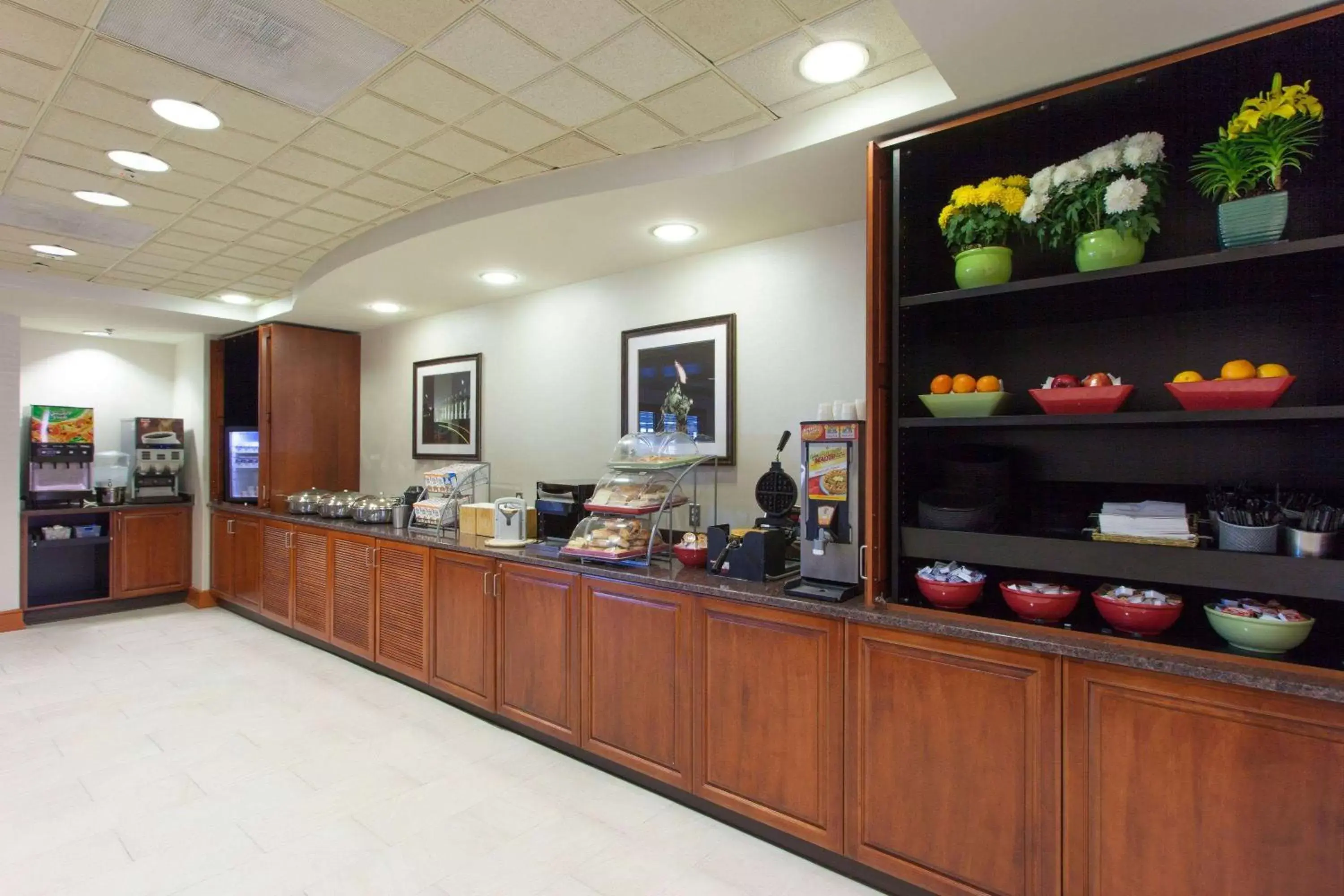 Restaurant/places to eat, Food in Wingate by Wyndham - Dulles International