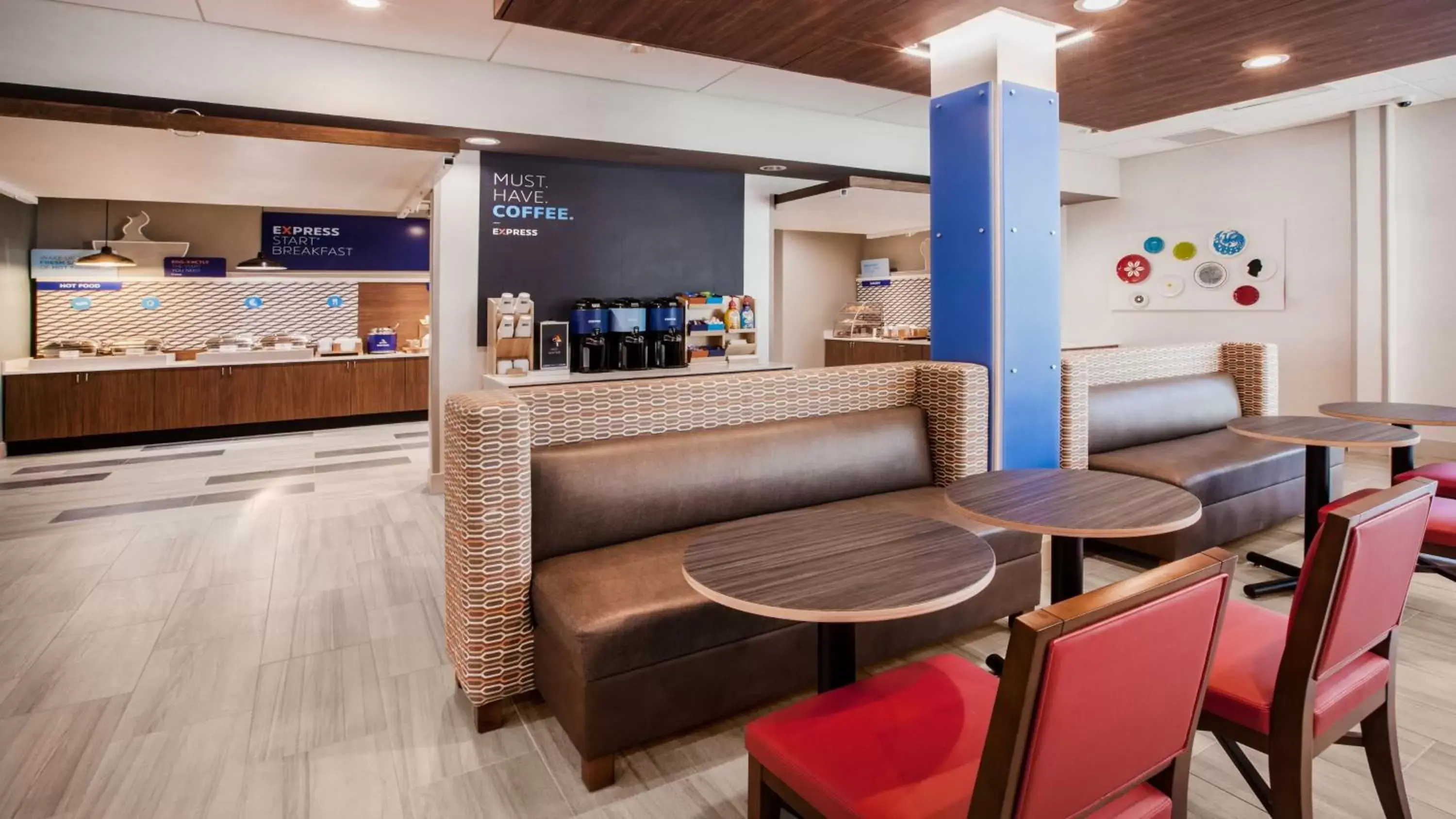Restaurant/places to eat, Lounge/Bar in Holiday Inn Express & Suites - Enterprise, an IHG Hotel