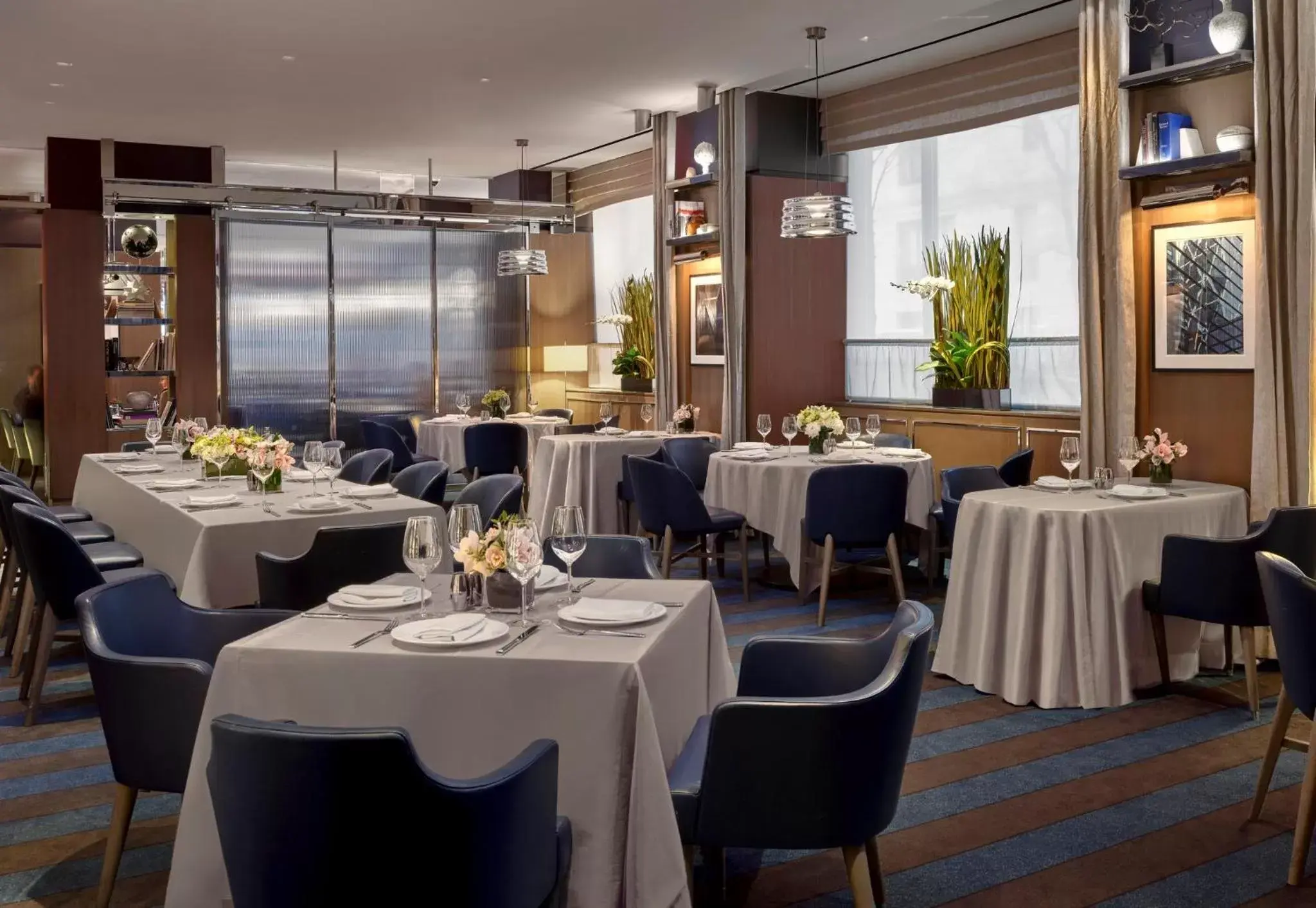 Restaurant/Places to Eat in Loews Regency New York Hotel