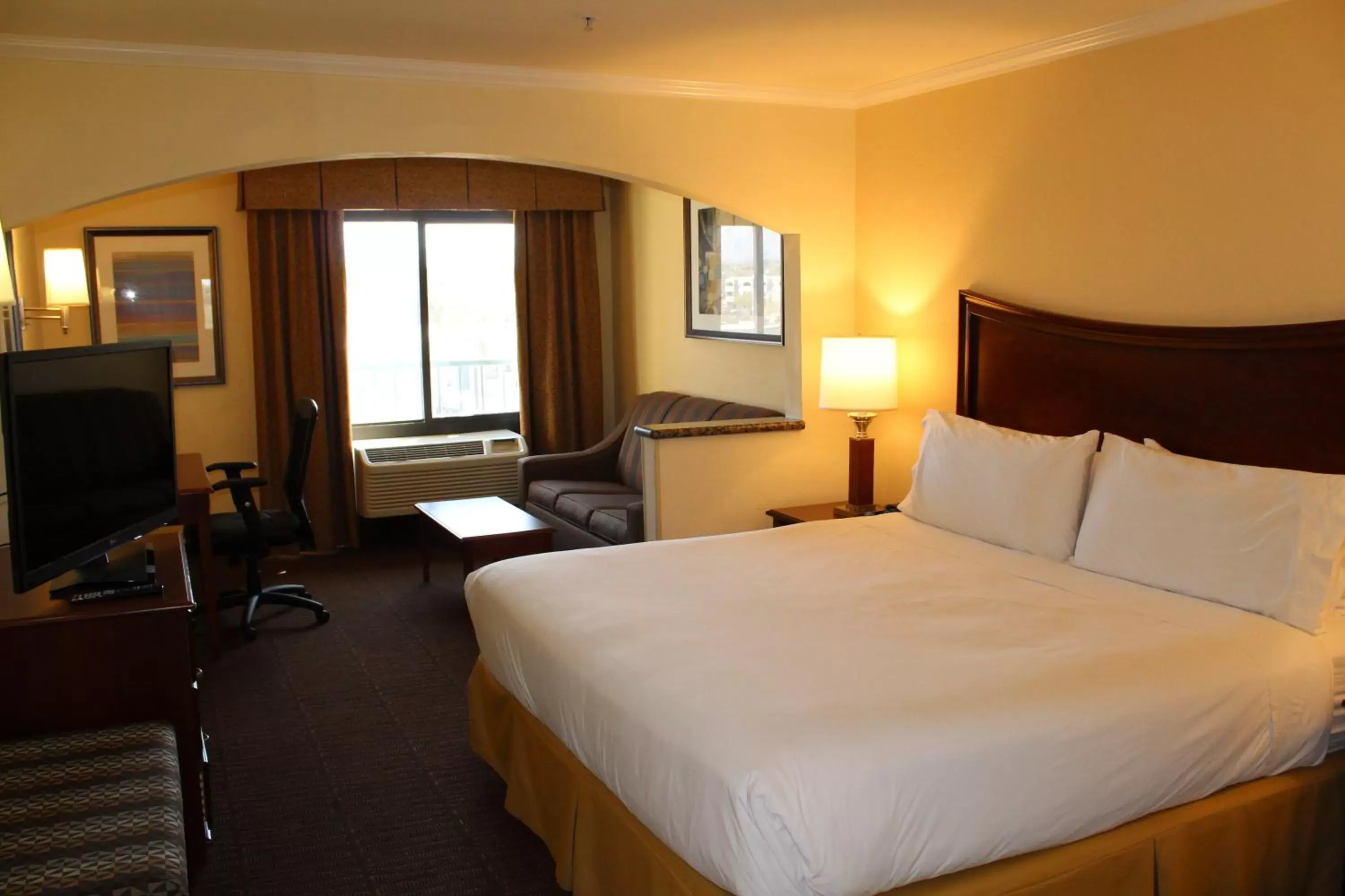 Photo of the whole room, Bed in Holiday Inn Express Hotel & Suites Tucson Mall, an IHG Hotel