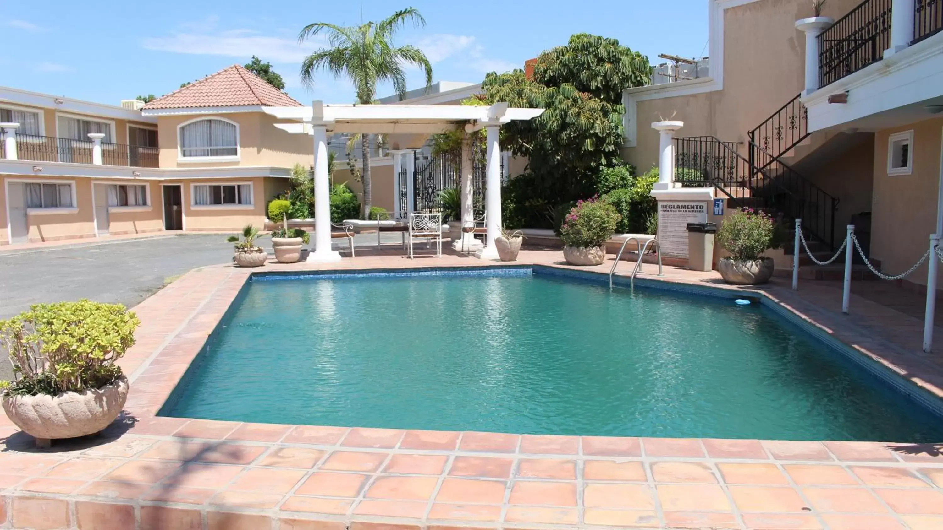Property building, Swimming Pool in Hotel La Villa