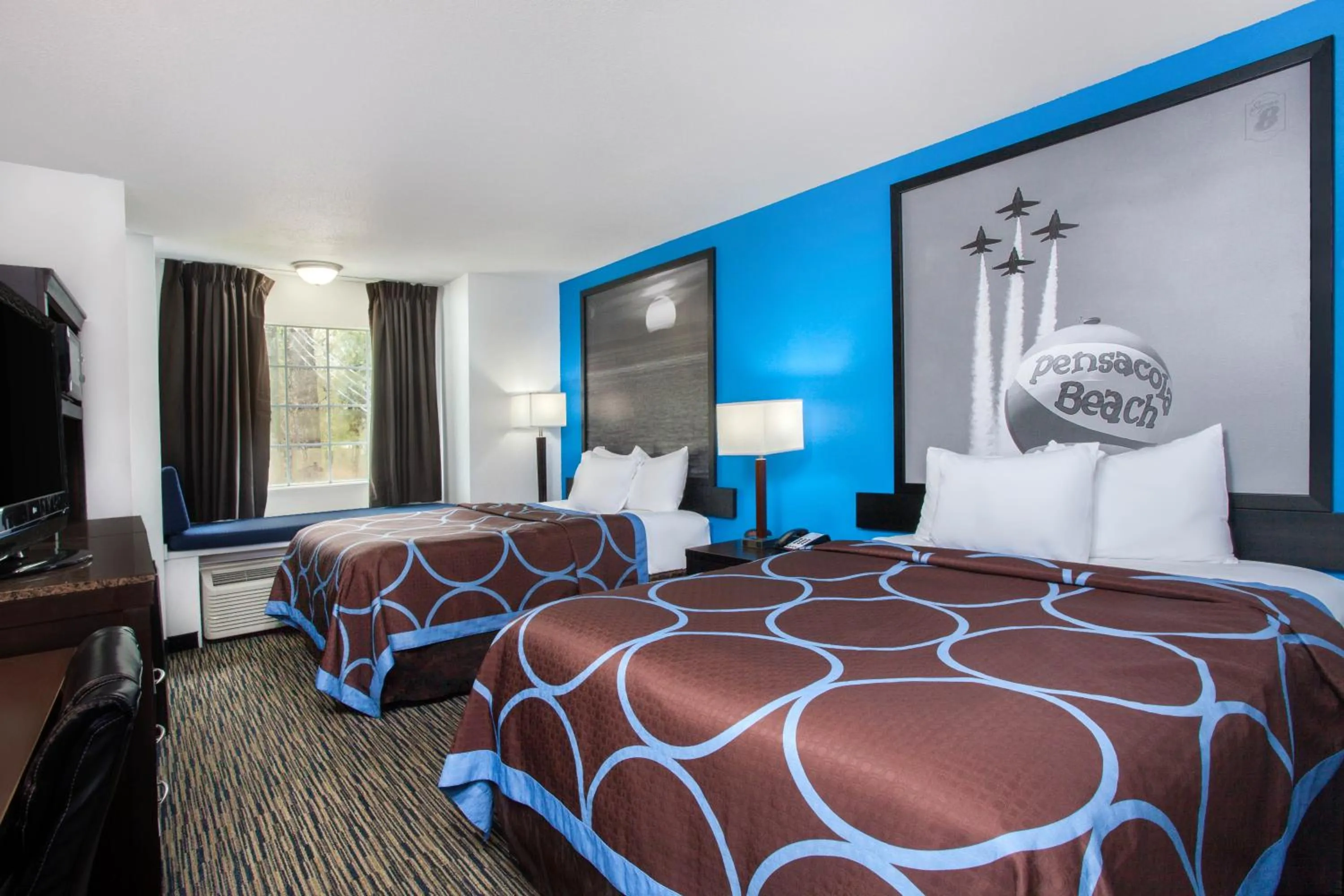 Bedroom, Bed in Super 8 by Wyndham Pensacola