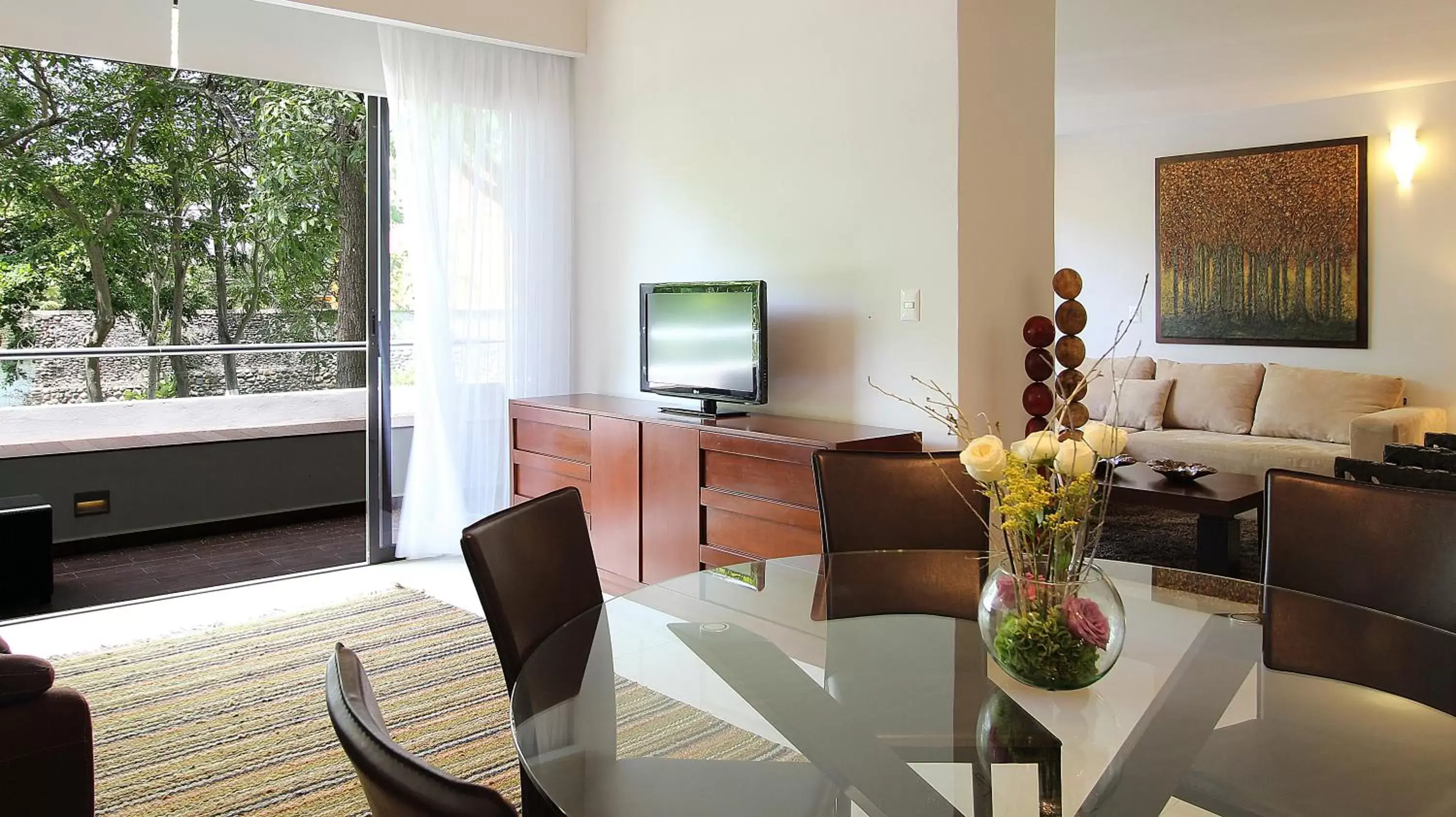 Photo of the whole room, TV/Entertainment Center in Fiesta Inn Villahermosa Cencali