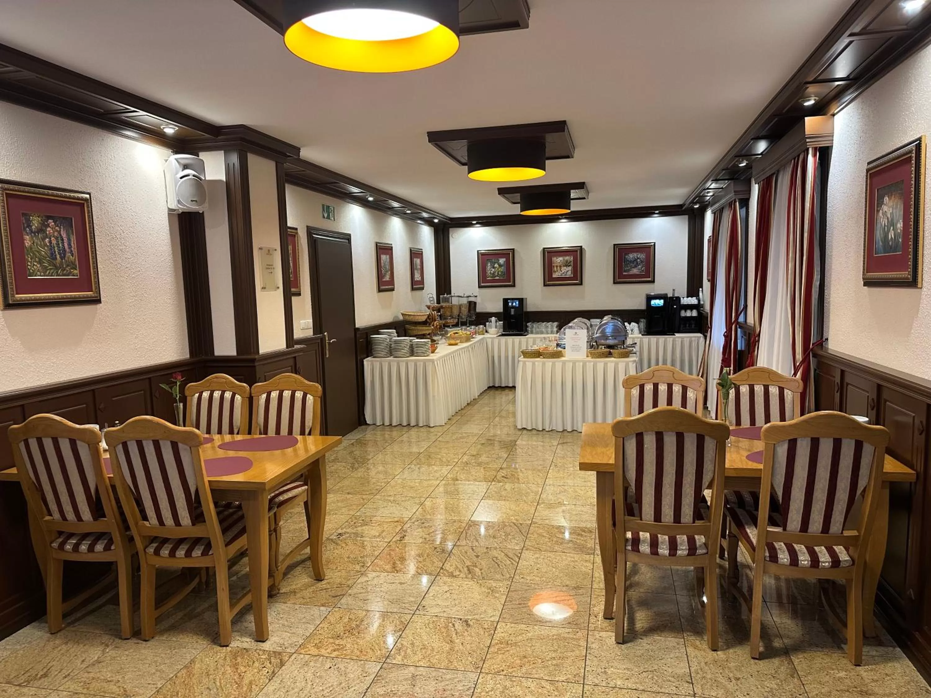 Breakfast in Hotel Gundl Alm