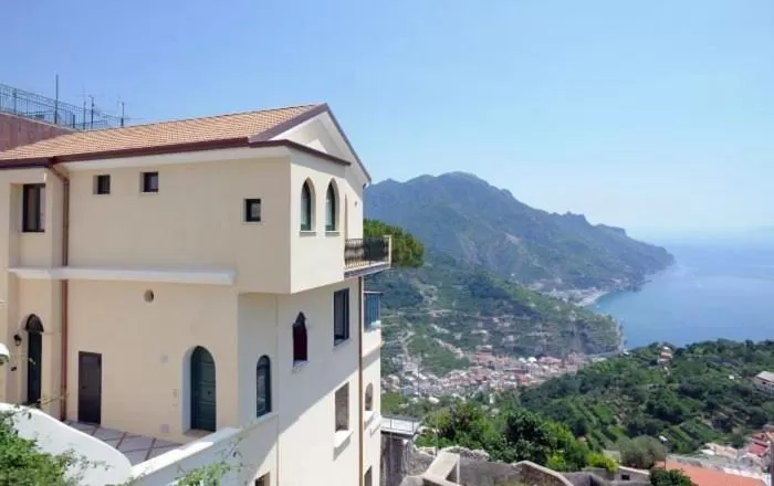 Facade/entrance in Auditorium Rooms
