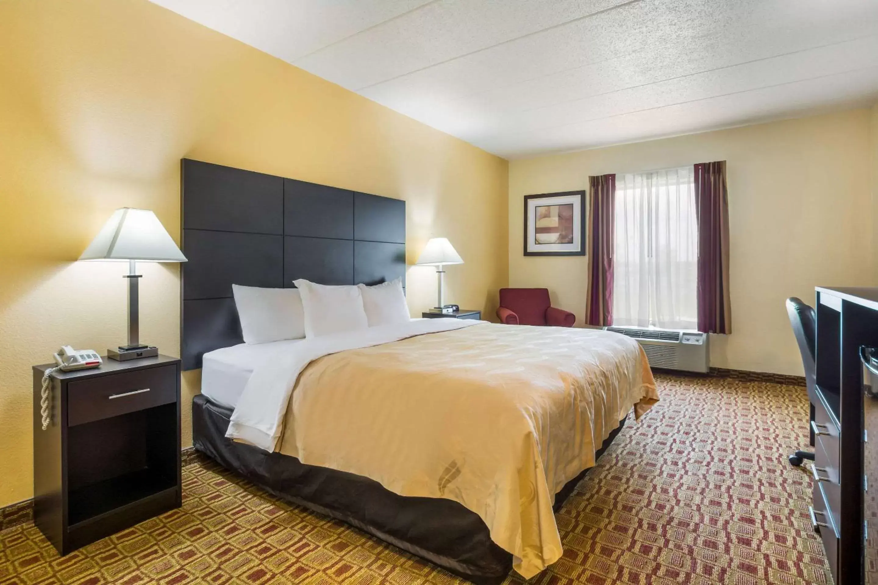 Photo of the whole room, Bed in Quality Inn & Suites-Sellersburg